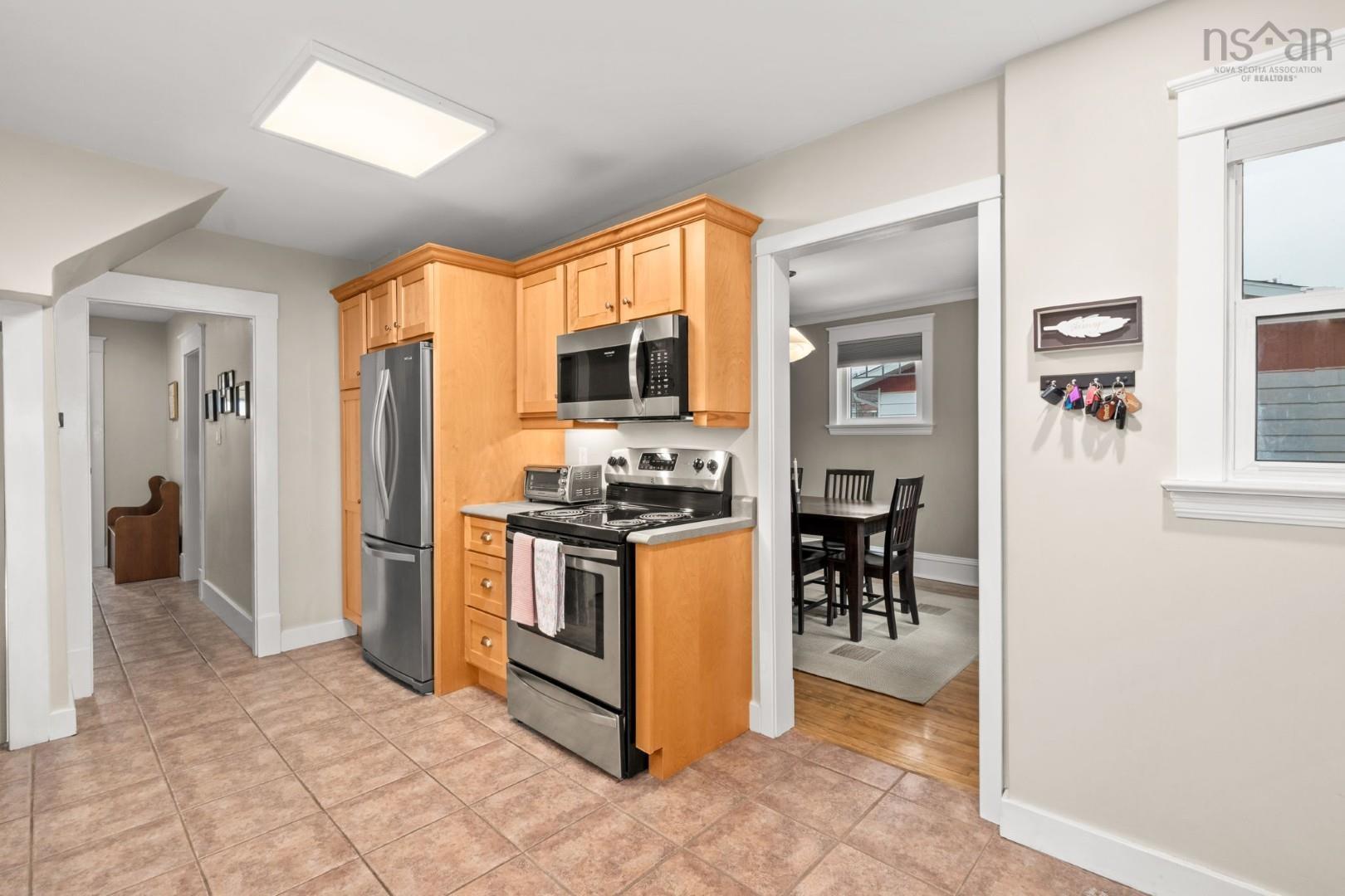 $749,900.00: 8 Eaton Avenue, Dartmouth
