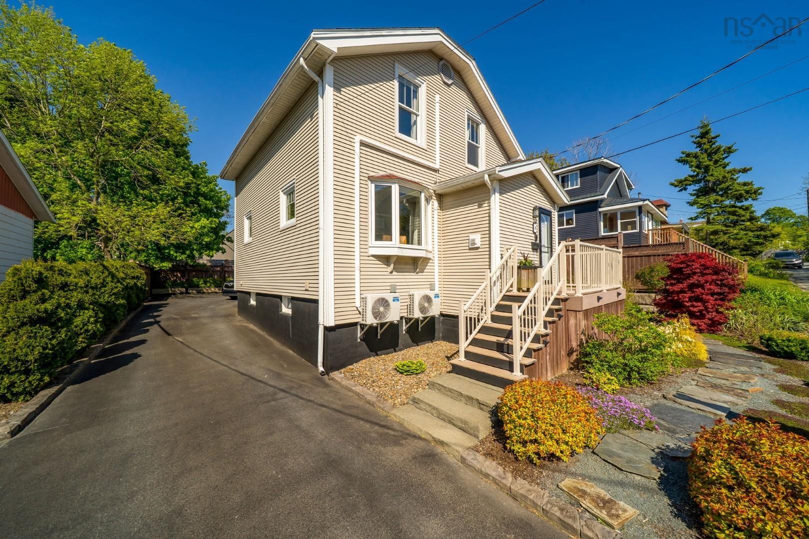 $749,900.00: 8 Eaton Avenue, Dartmouth