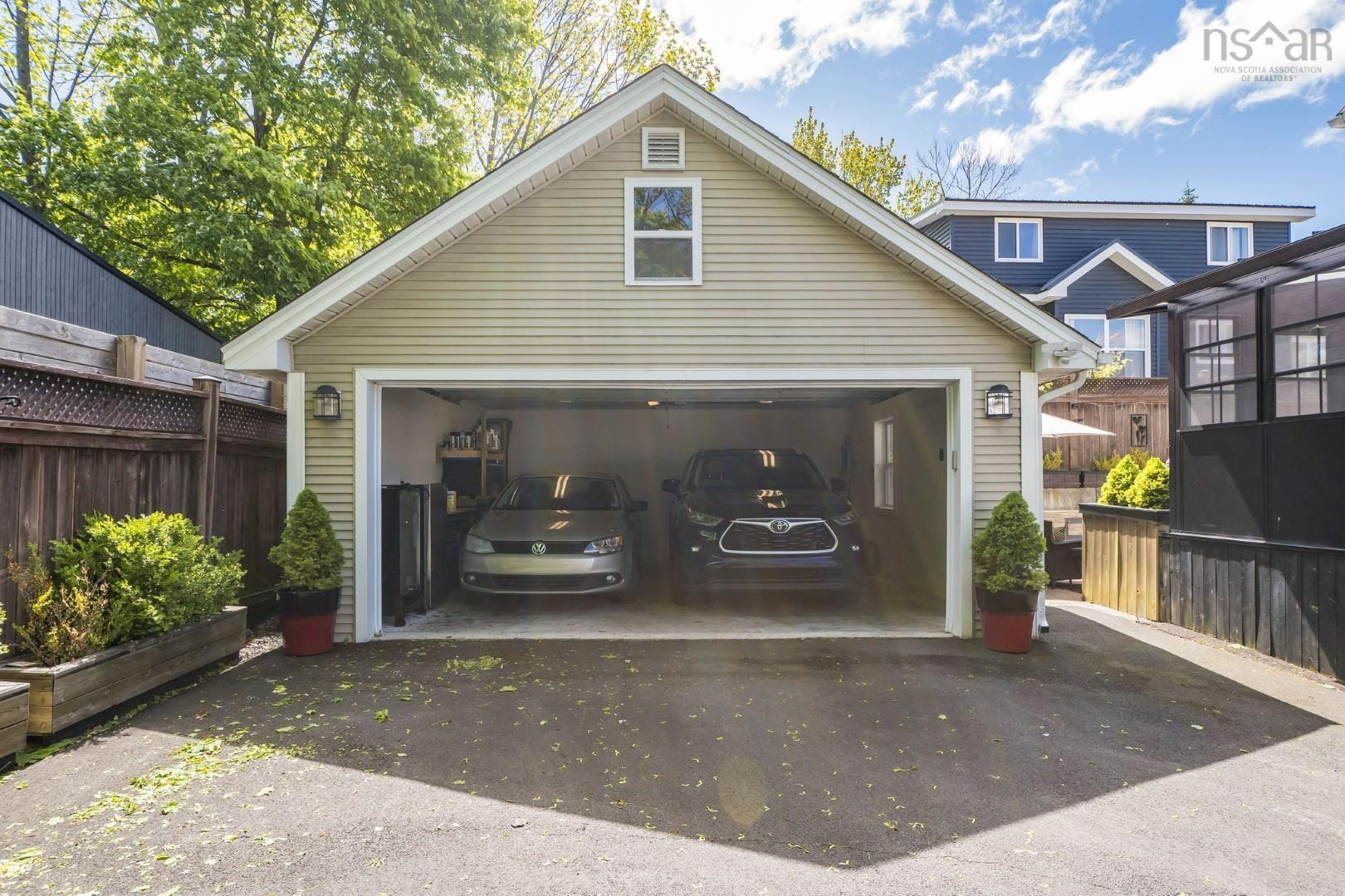 $749,900.00: 8 Eaton Avenue, Dartmouth