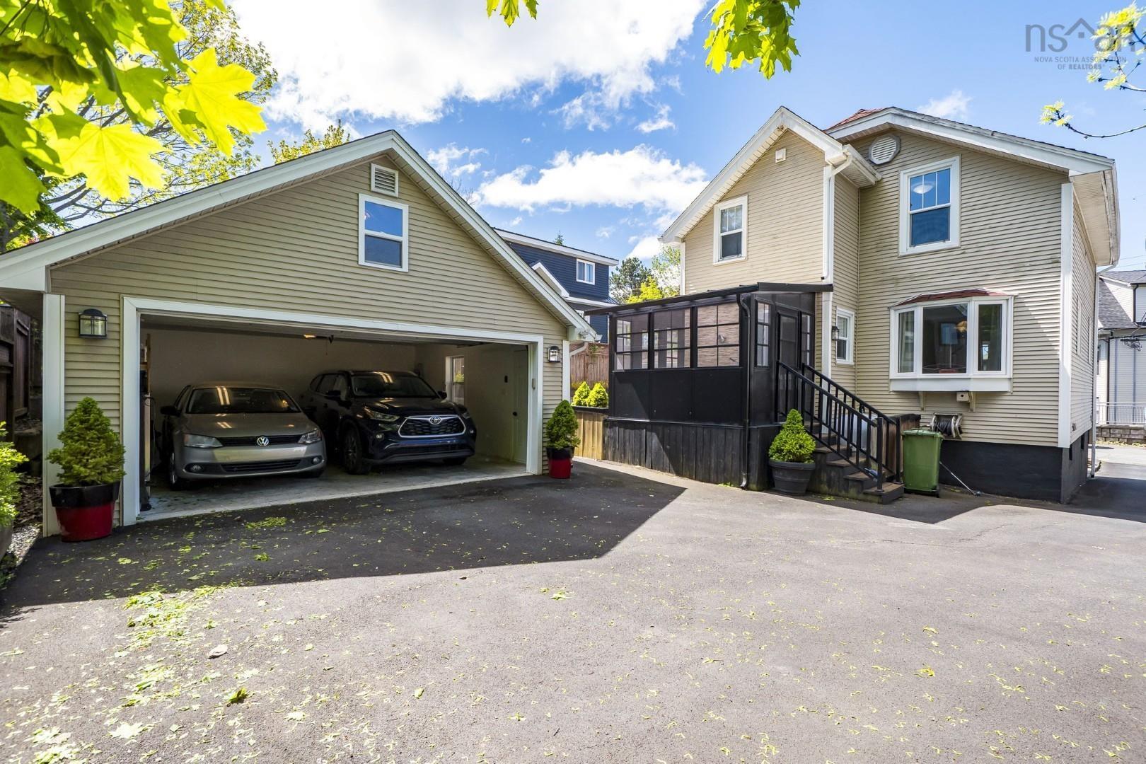 $749,900.00: 8 Eaton Avenue, Dartmouth