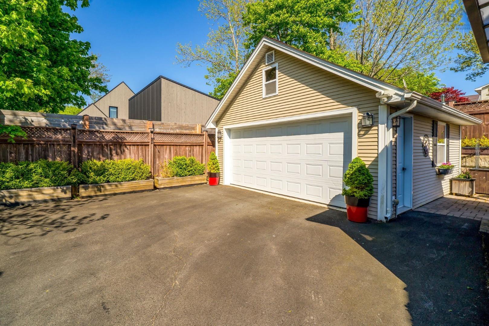 $749,900.00: 8 Eaton Avenue, Dartmouth