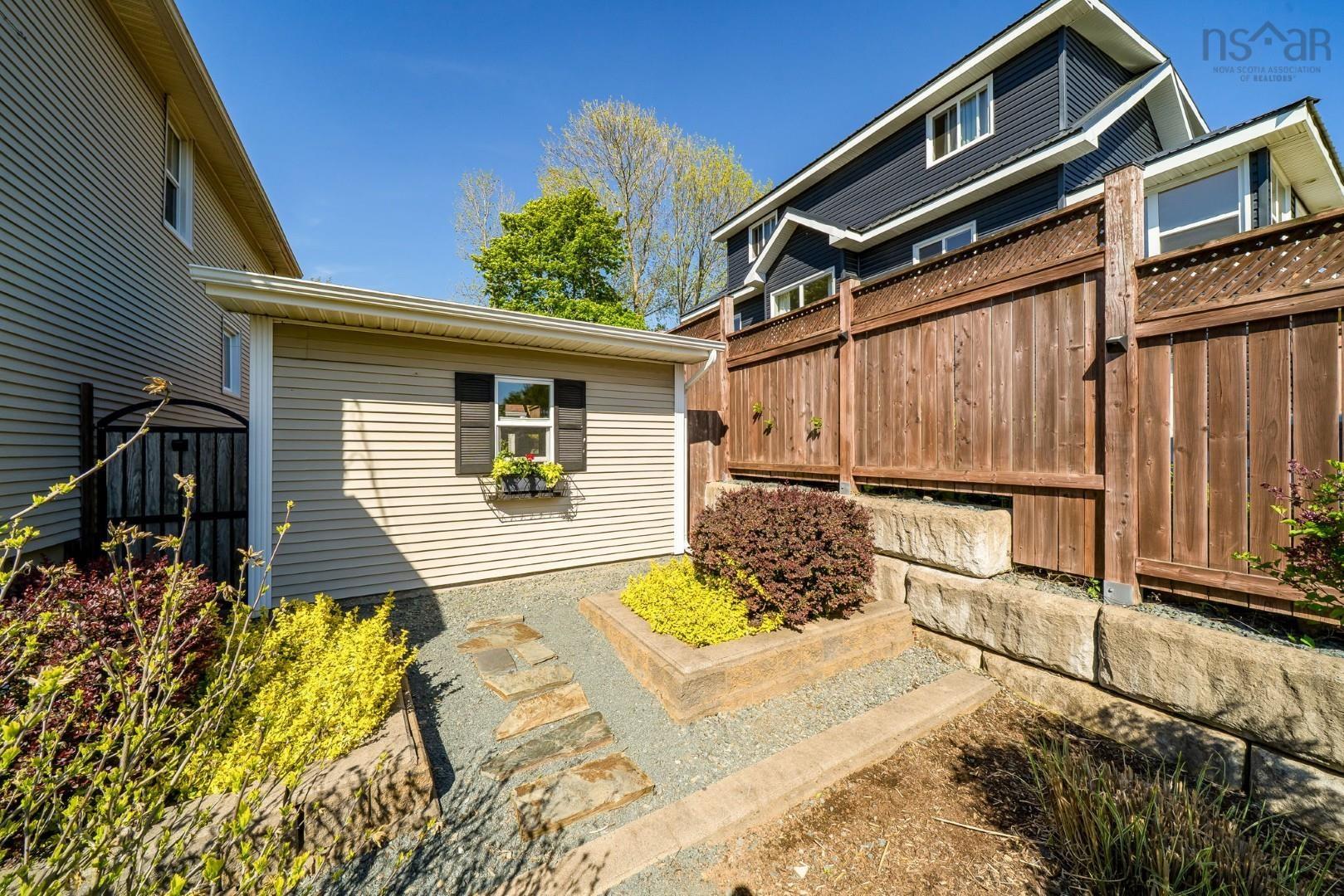 $749,900.00: 8 Eaton Avenue, Dartmouth
