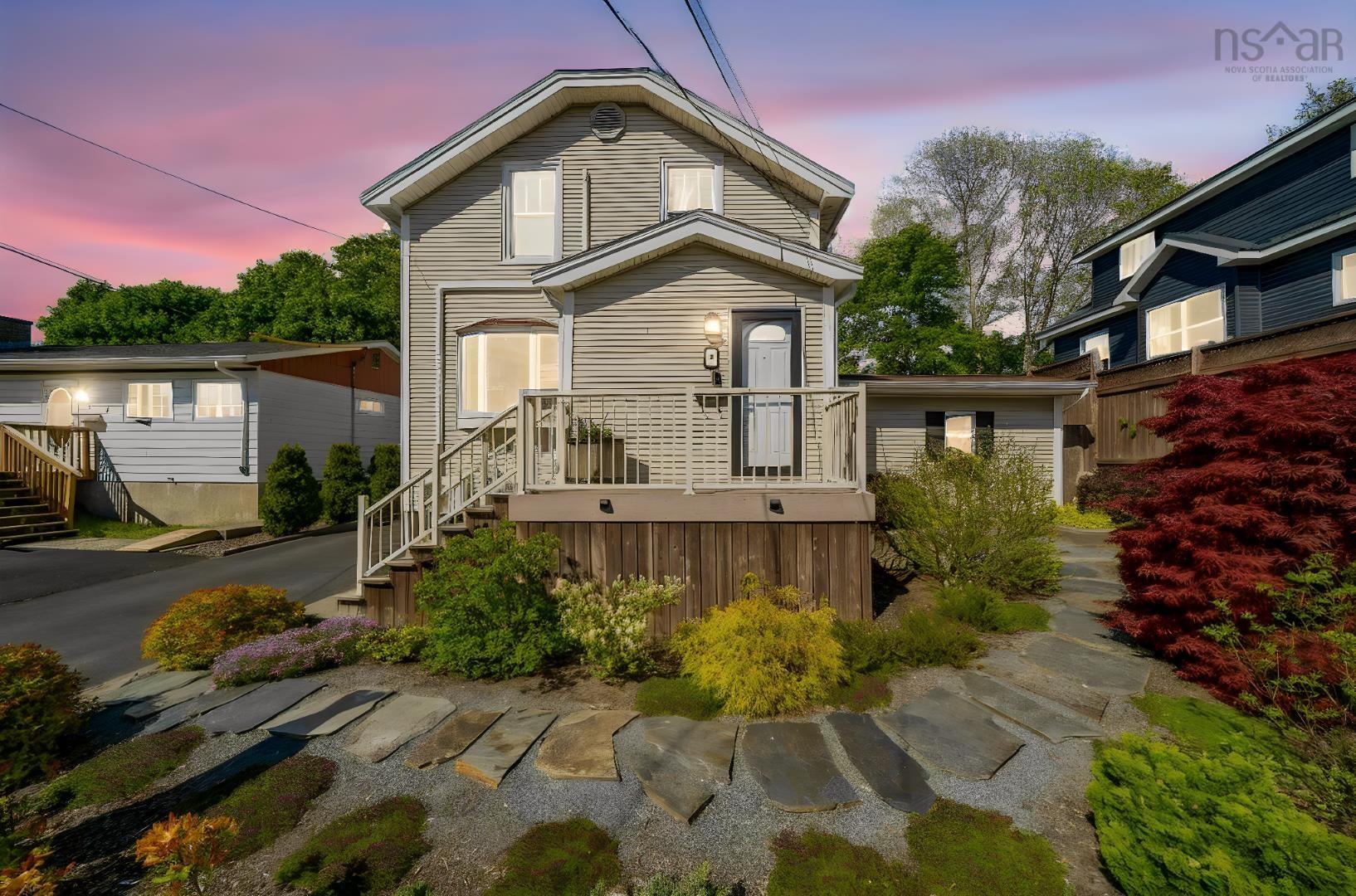 $749,900.00: 8 Eaton Avenue, Dartmouth