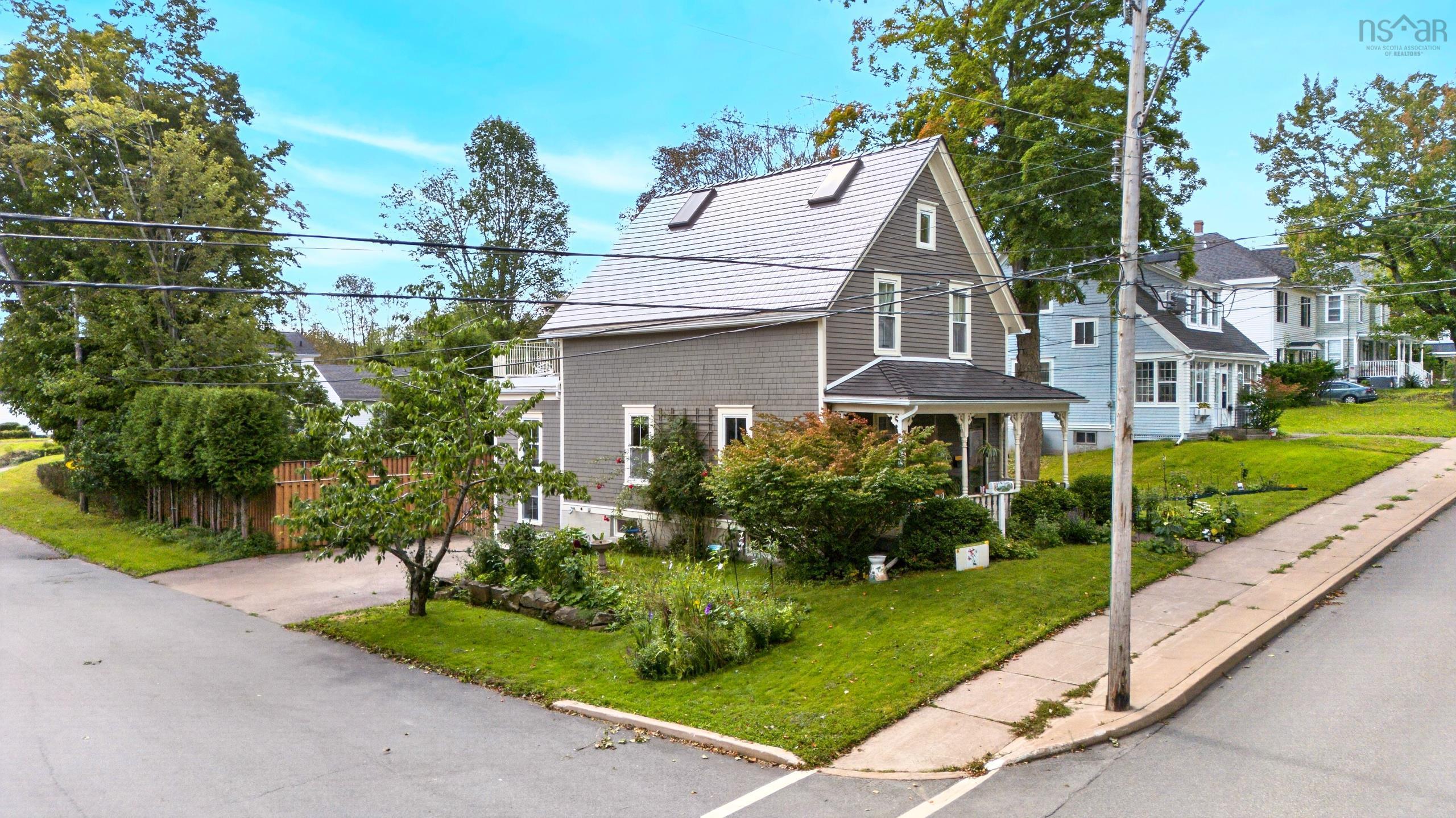 $399,000.00: 80 WILLOW Avenue, New Glasgow