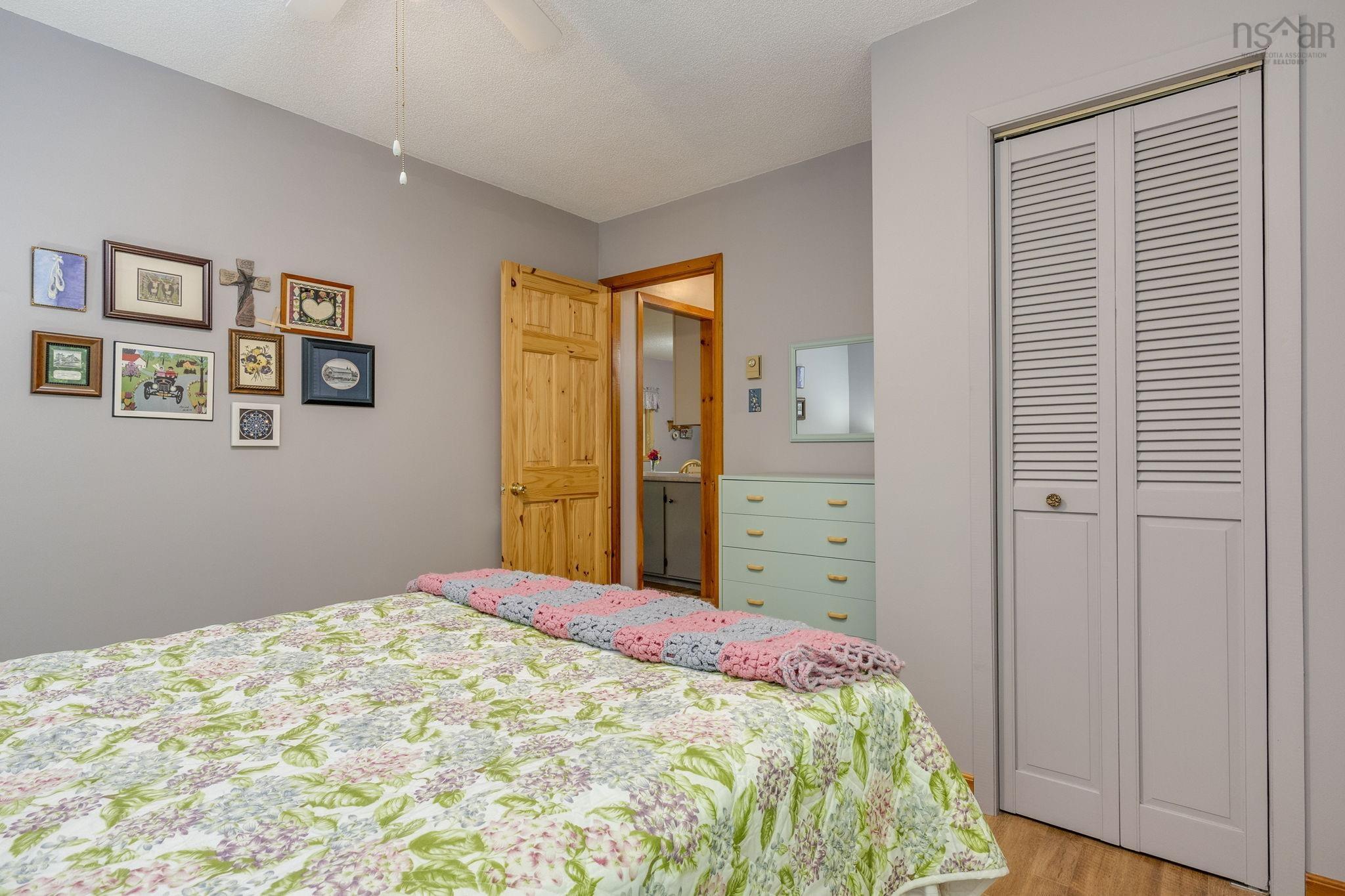 $477,000.00: 43 Balsam Road, Parkdale