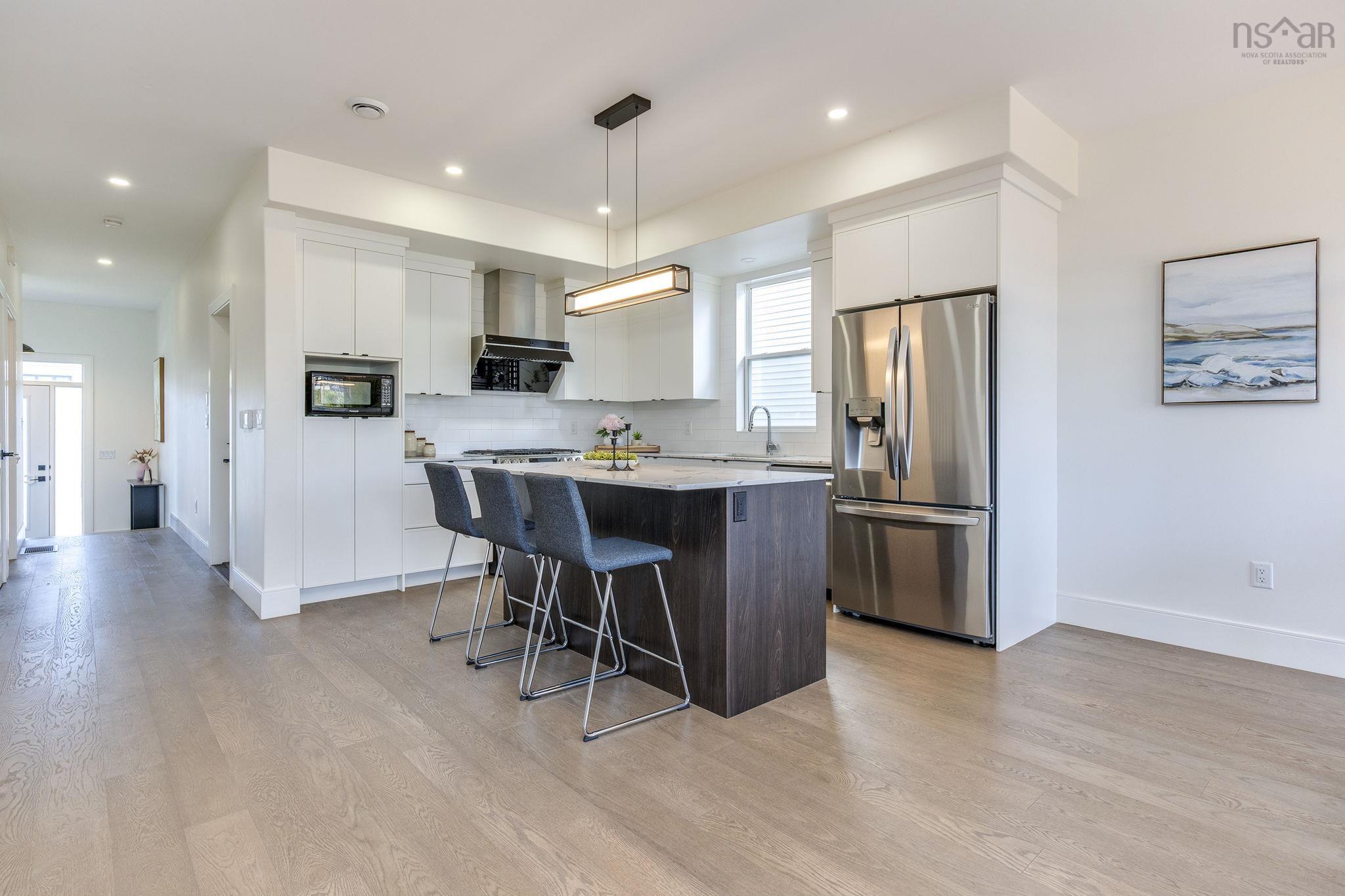 $864,900.00: 50 Breaktrail Drive, Bedford