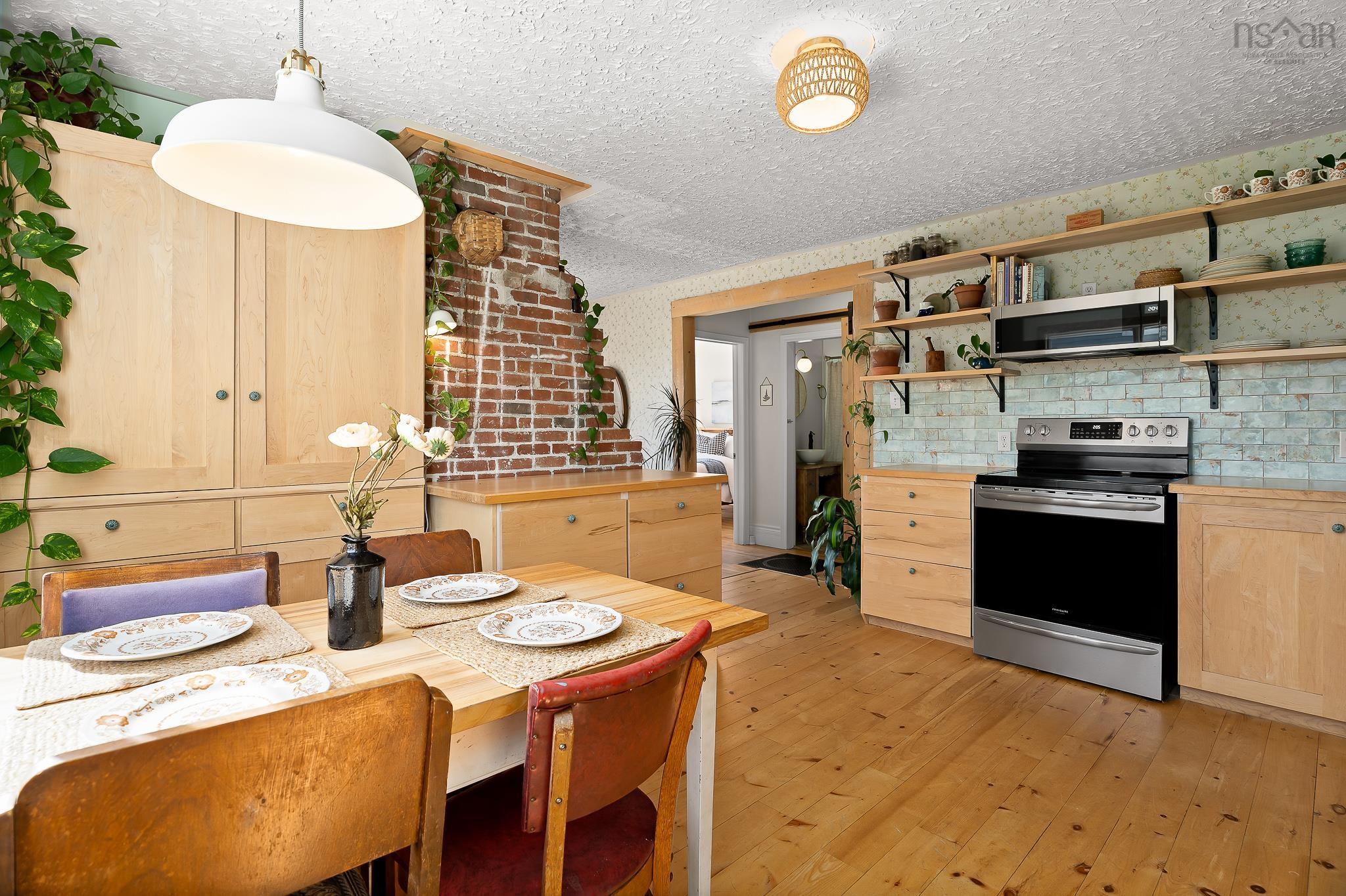 $449,900.00: 9 Chestnut Lane, Dartmouth