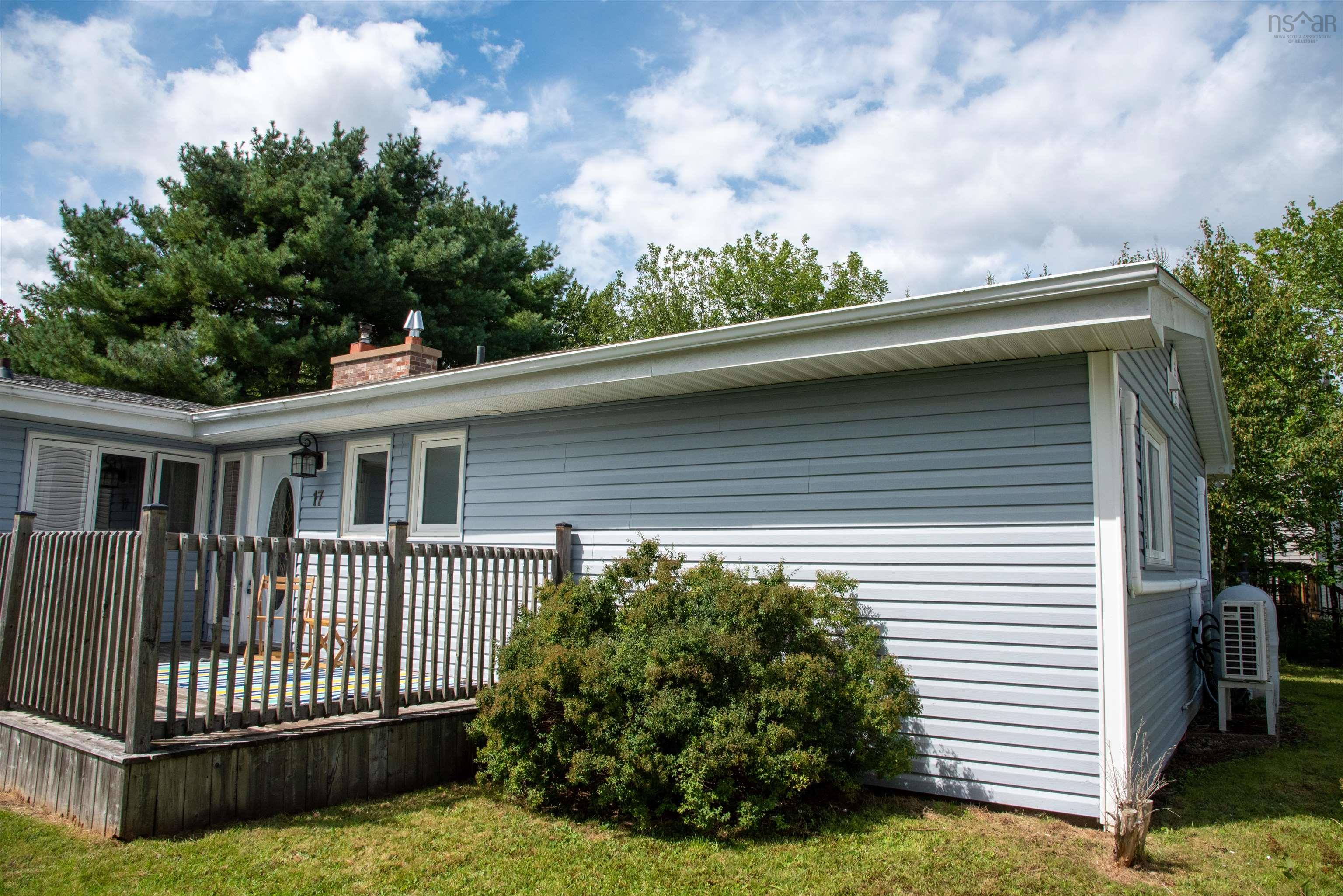 $525,000.00: 17 Maple Drive, Timberlea