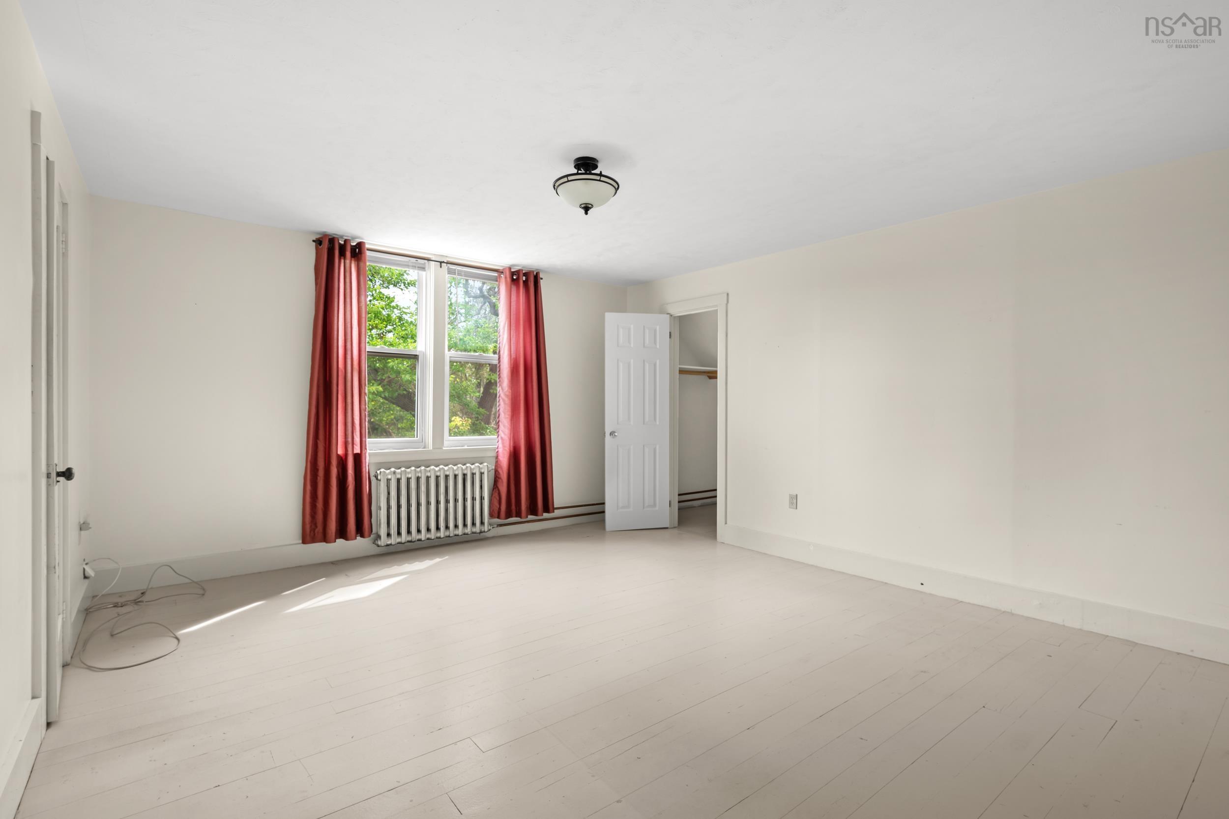 $769,000.00: 8 Maple Avenue, Lunenburg