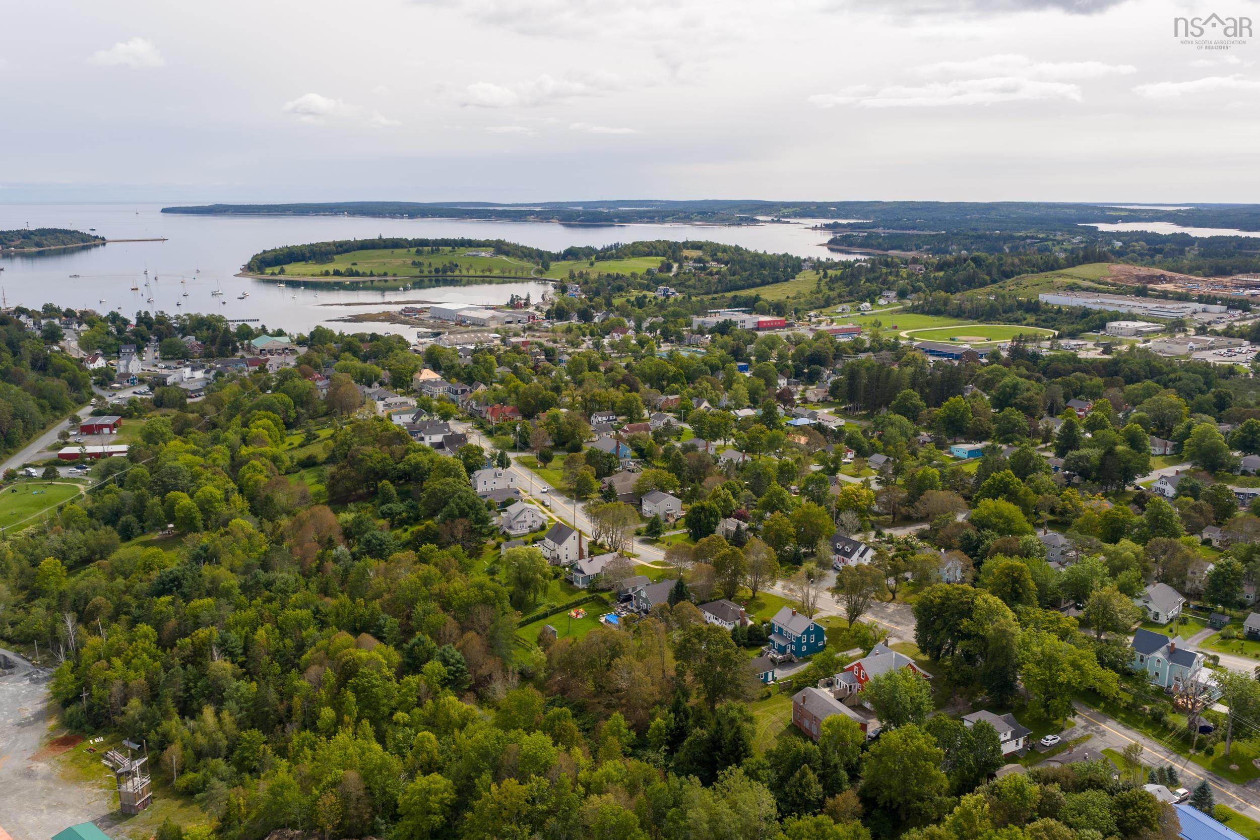 $769,000.00: 8 Maple Avenue, Lunenburg
