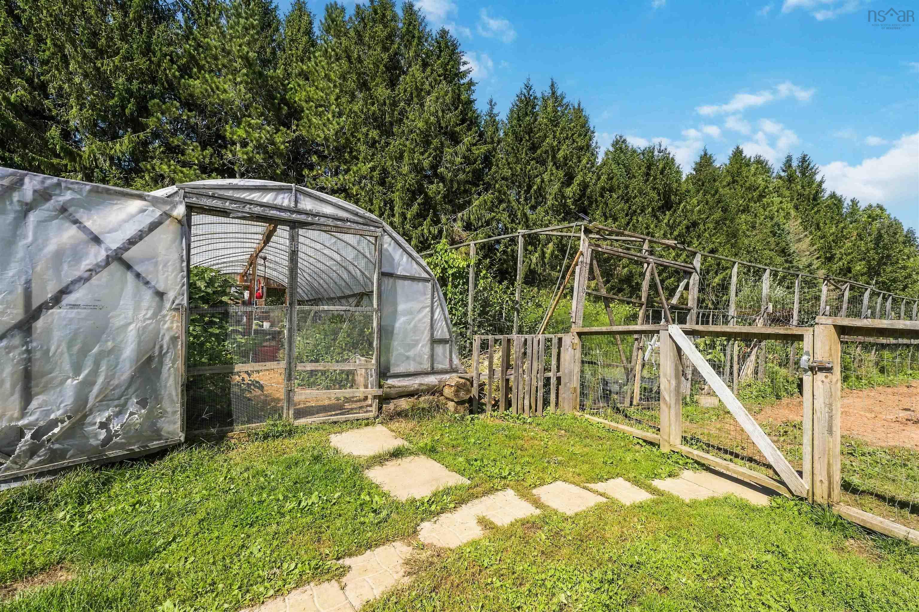 $629,900.00: 1106 Tetzlaff Road, Canaan