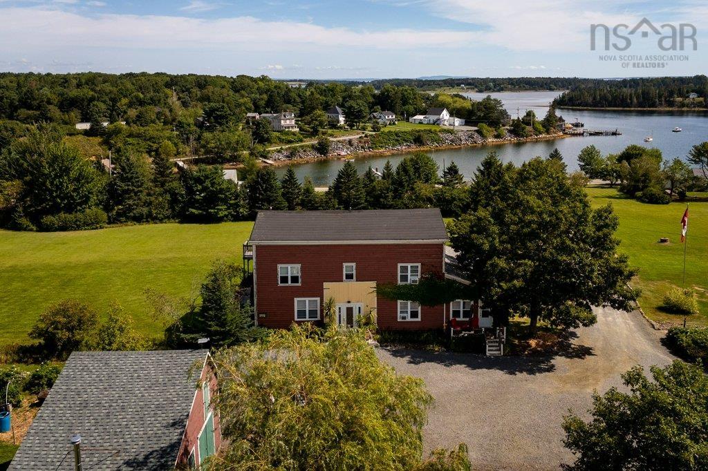 $2,499,000.00: 678 Oakland Road, Indian Point