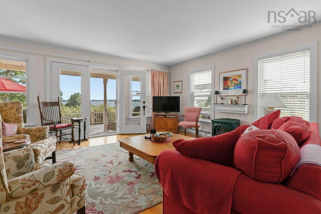 $2,499,000.00: 678 Oakland Road, Indian Point