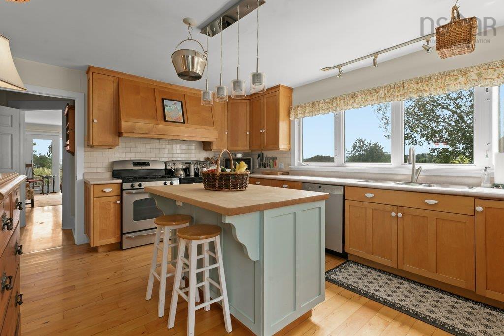 $2,499,000.00: 678 Oakland Road, Indian Point