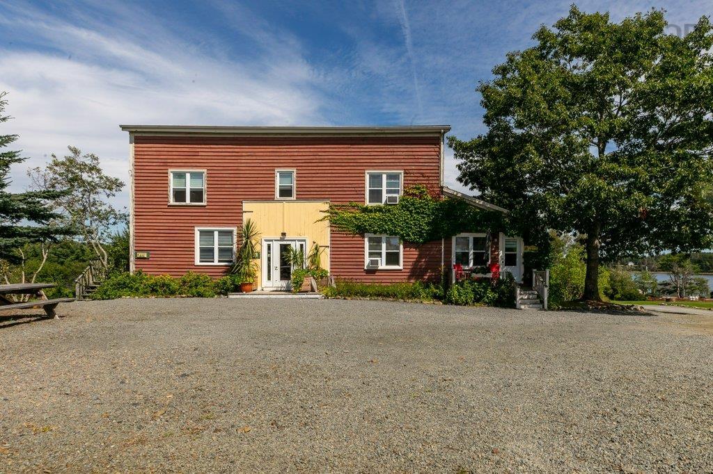 $2,499,000.00: 678 Oakland Road, Indian Point