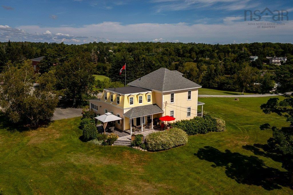 $2,499,000.00: 678 Oakland Road, Indian Point