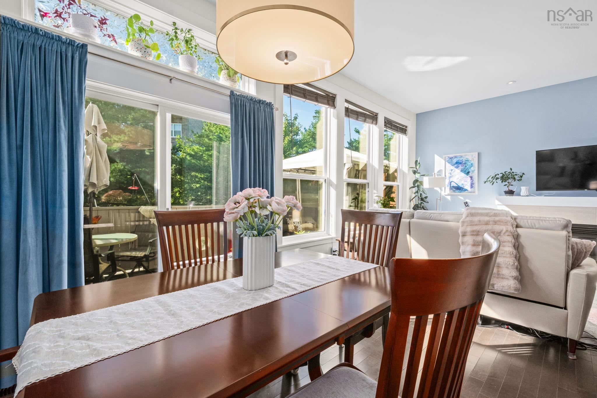 $829,900.00: 212 Capstone Crescent, Bedford West