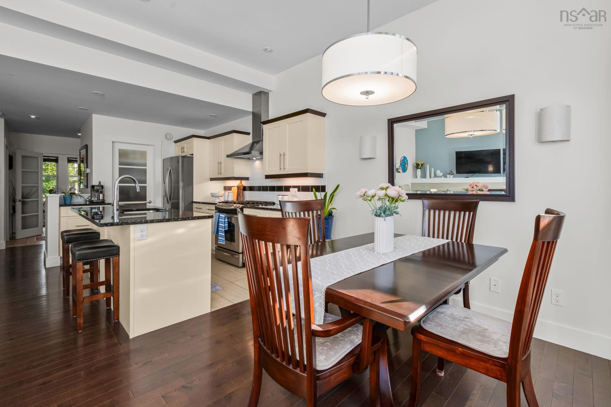 $829,900.00: 212 Capstone Crescent, Bedford West