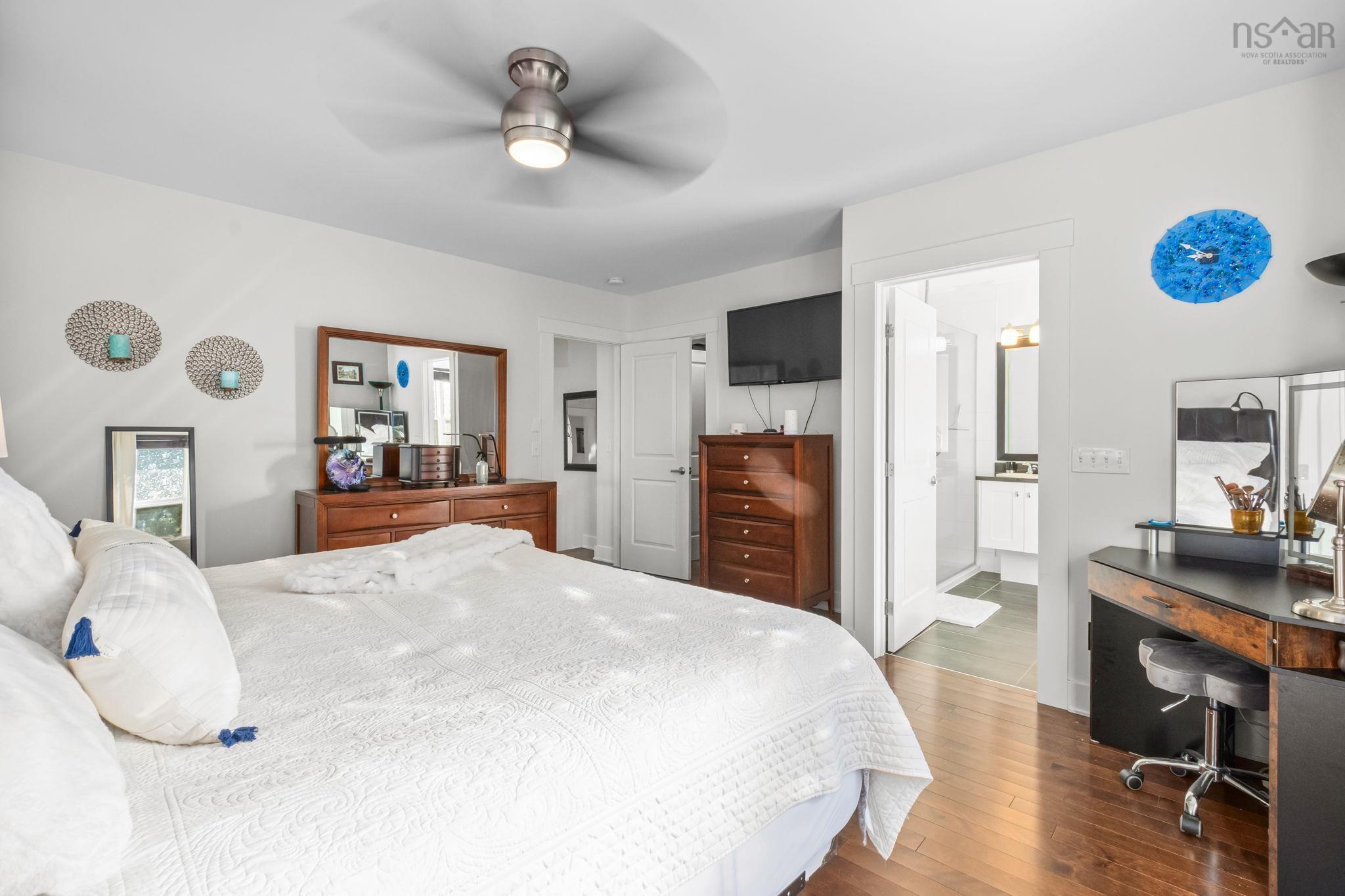 $829,900.00: 212 Capstone Crescent, Bedford West