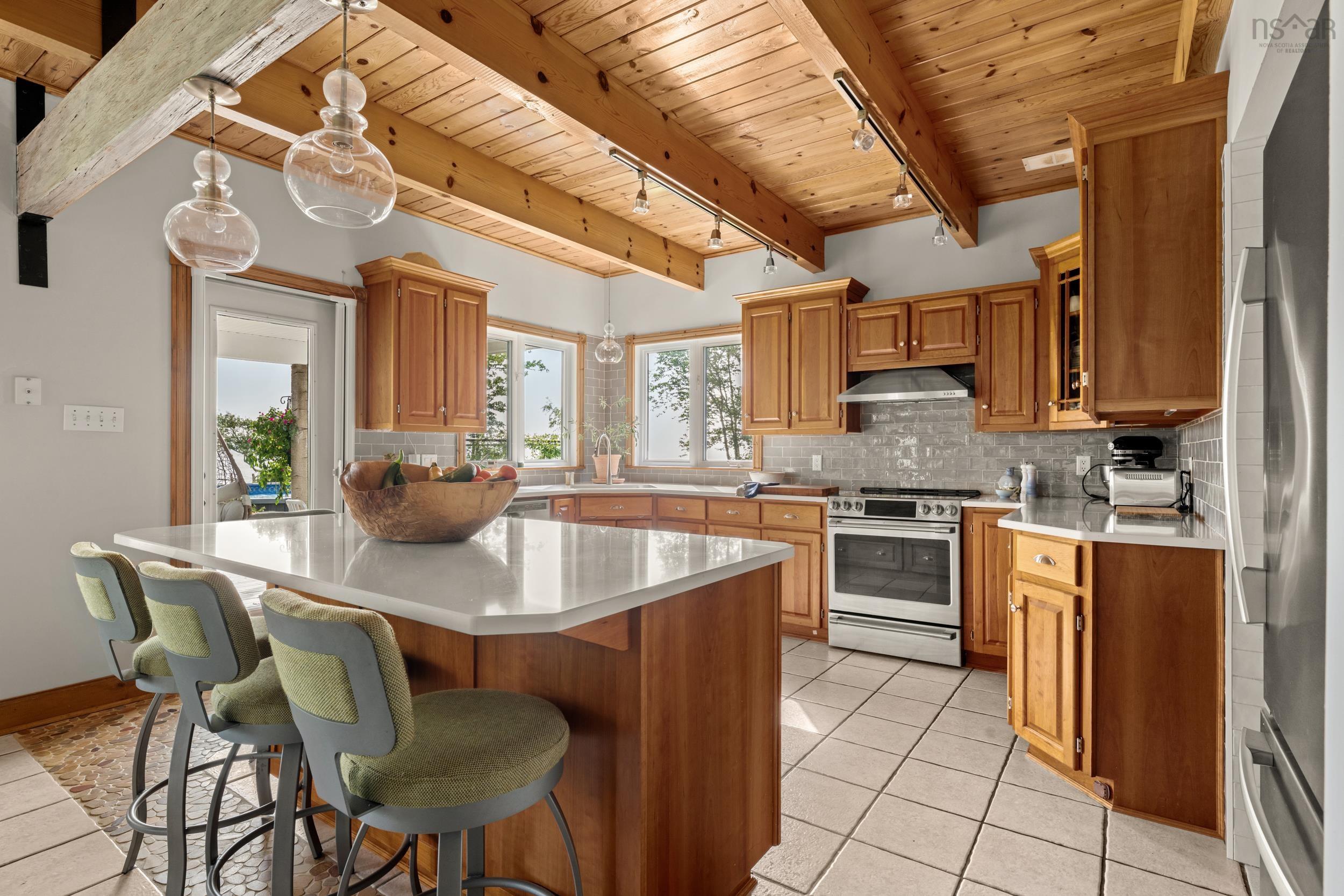$2,649,000.00: 467 329 Highway, Fox Point