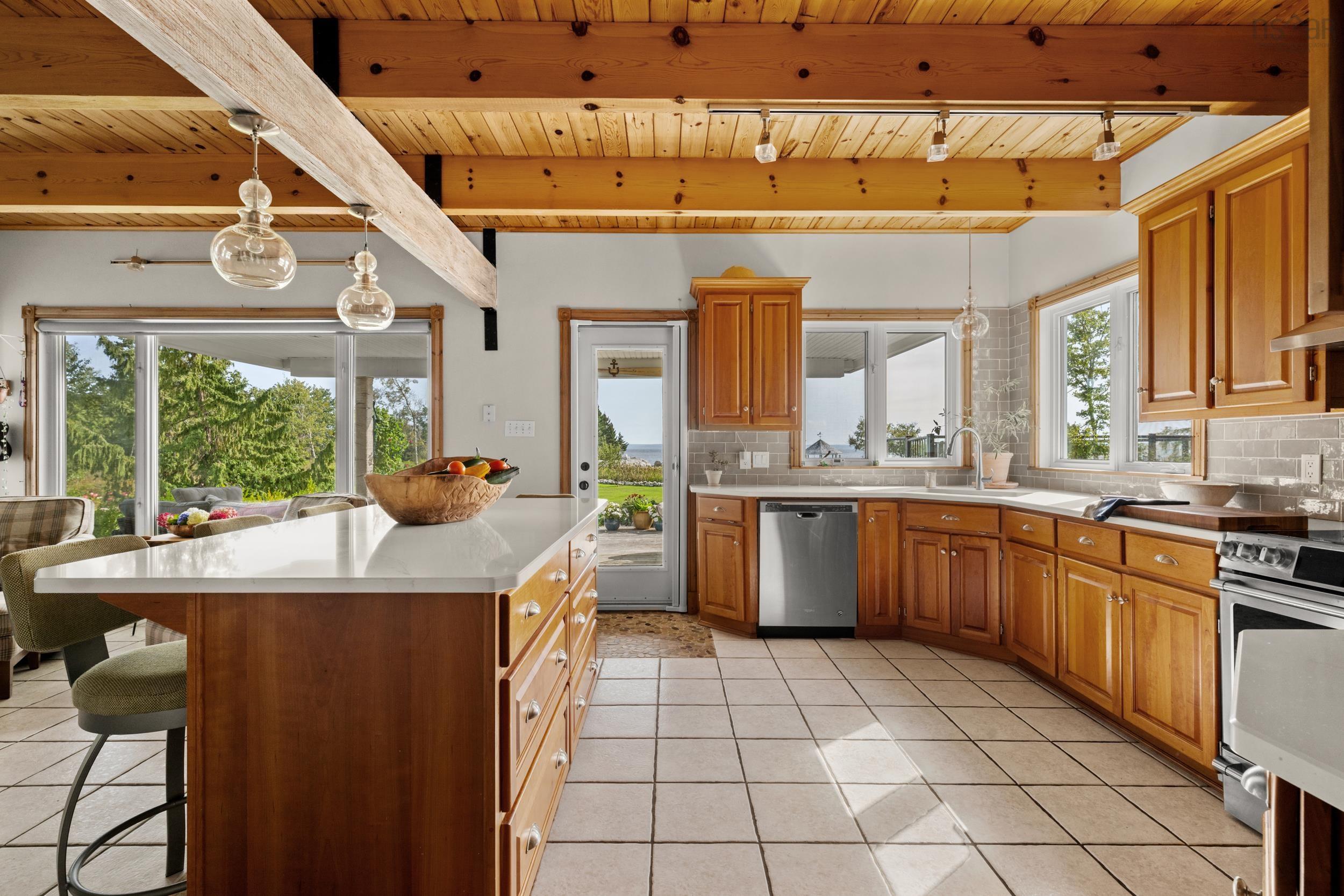 $2,649,000.00: 467 329 Highway, Fox Point