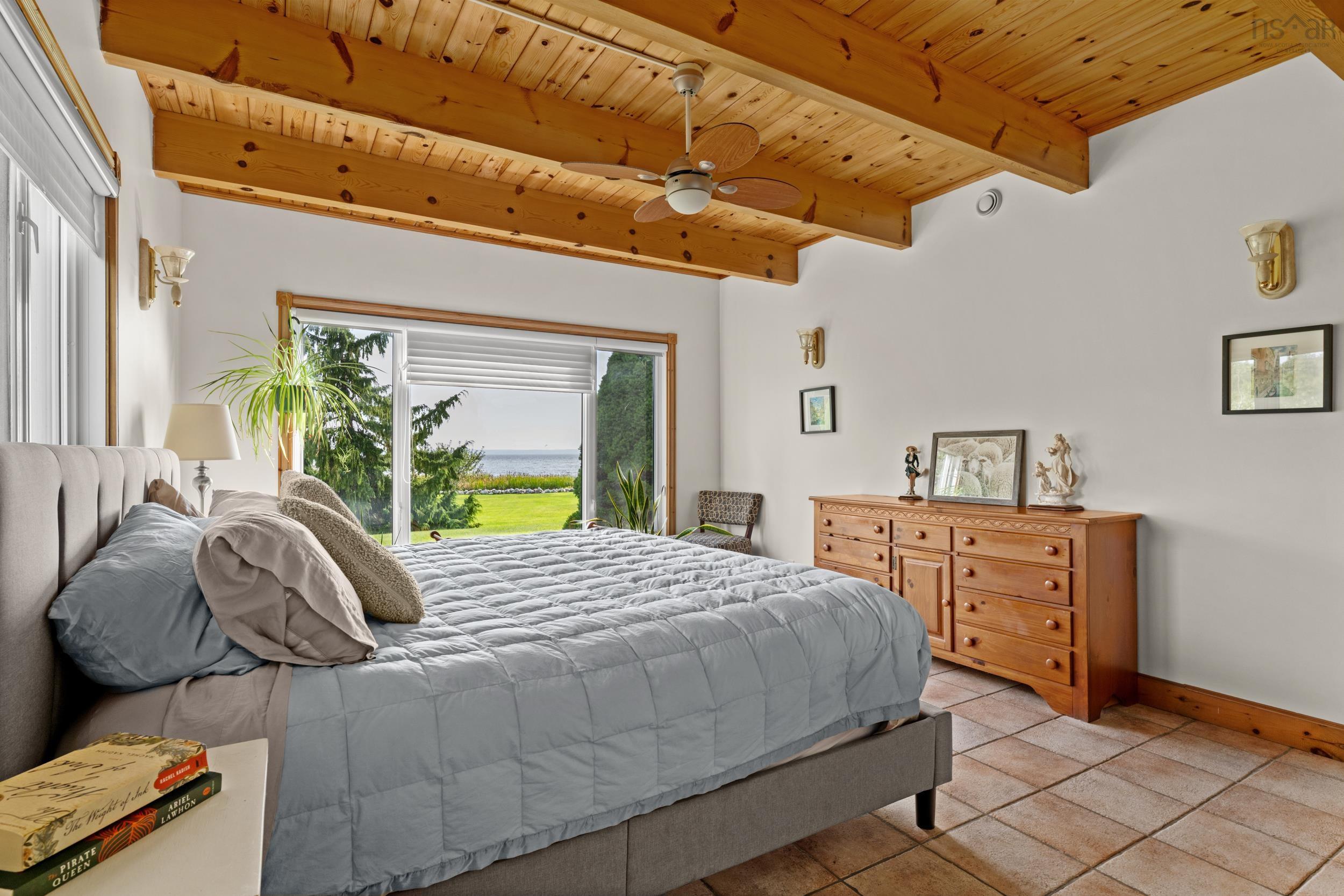 $2,649,000.00: 467 329 Highway, Fox Point