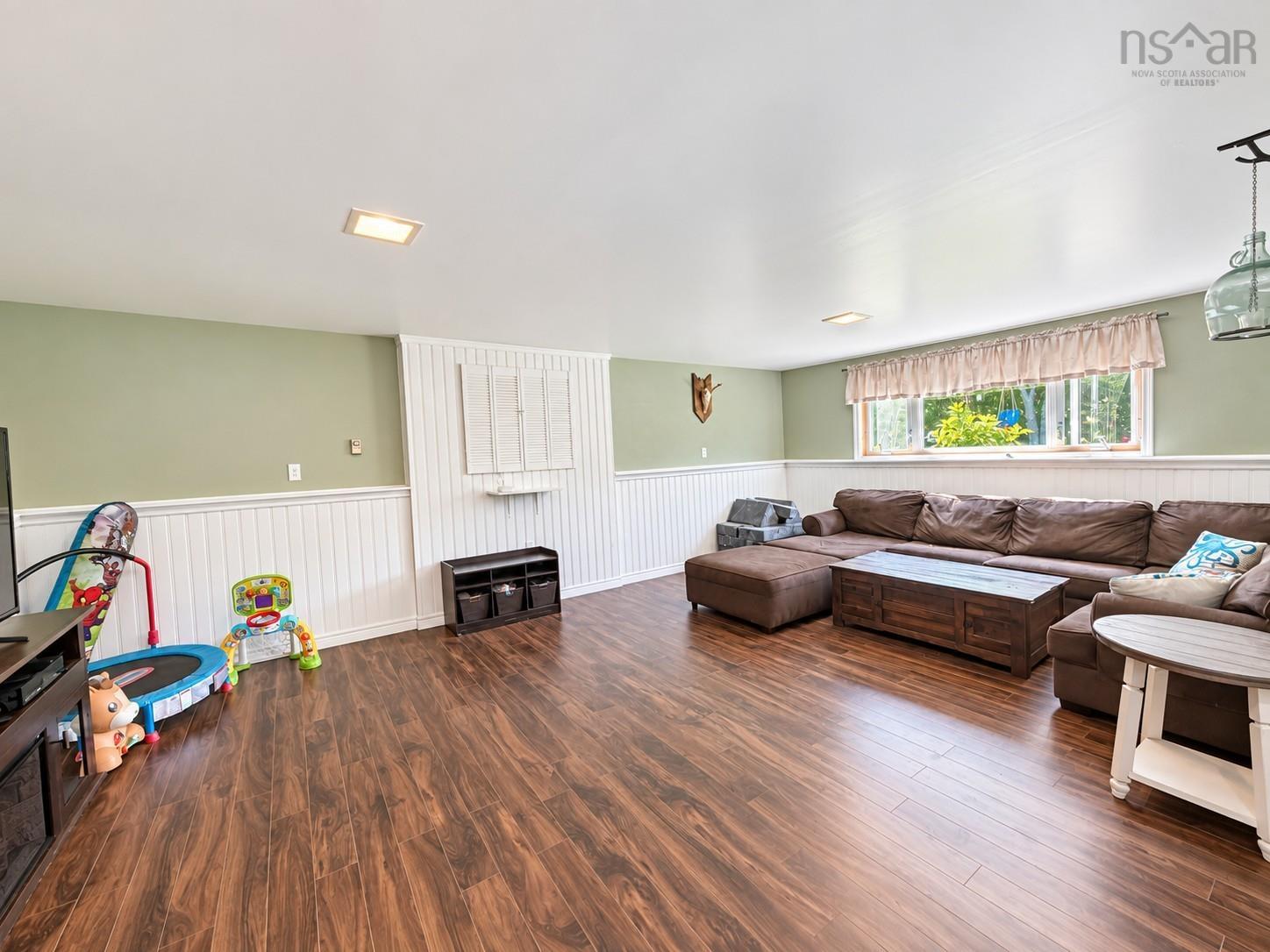 $380,000.00: 37 Bay Side Drive, Barrington