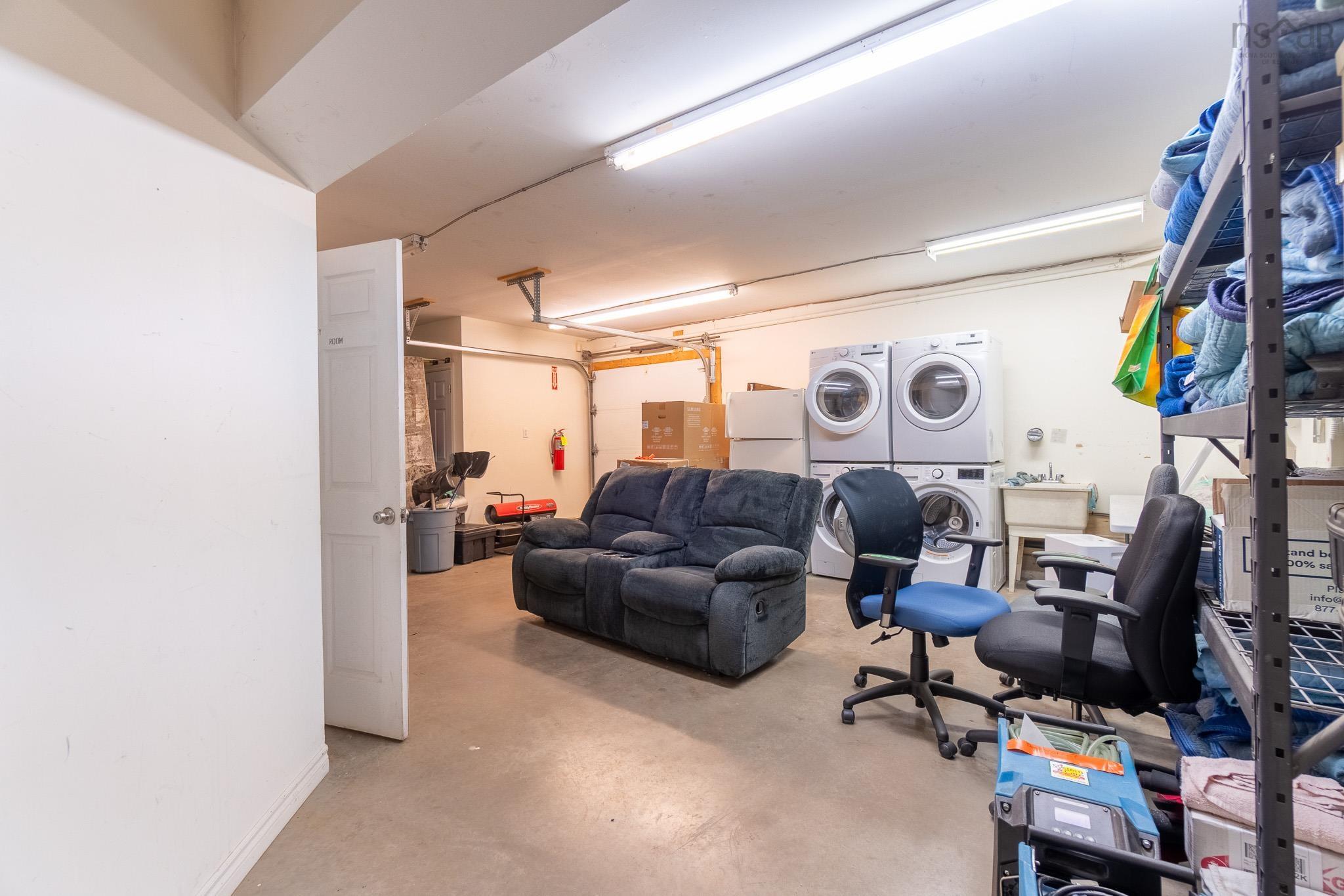 $1,600,000.00: 8861 Commercial Street, New Minas