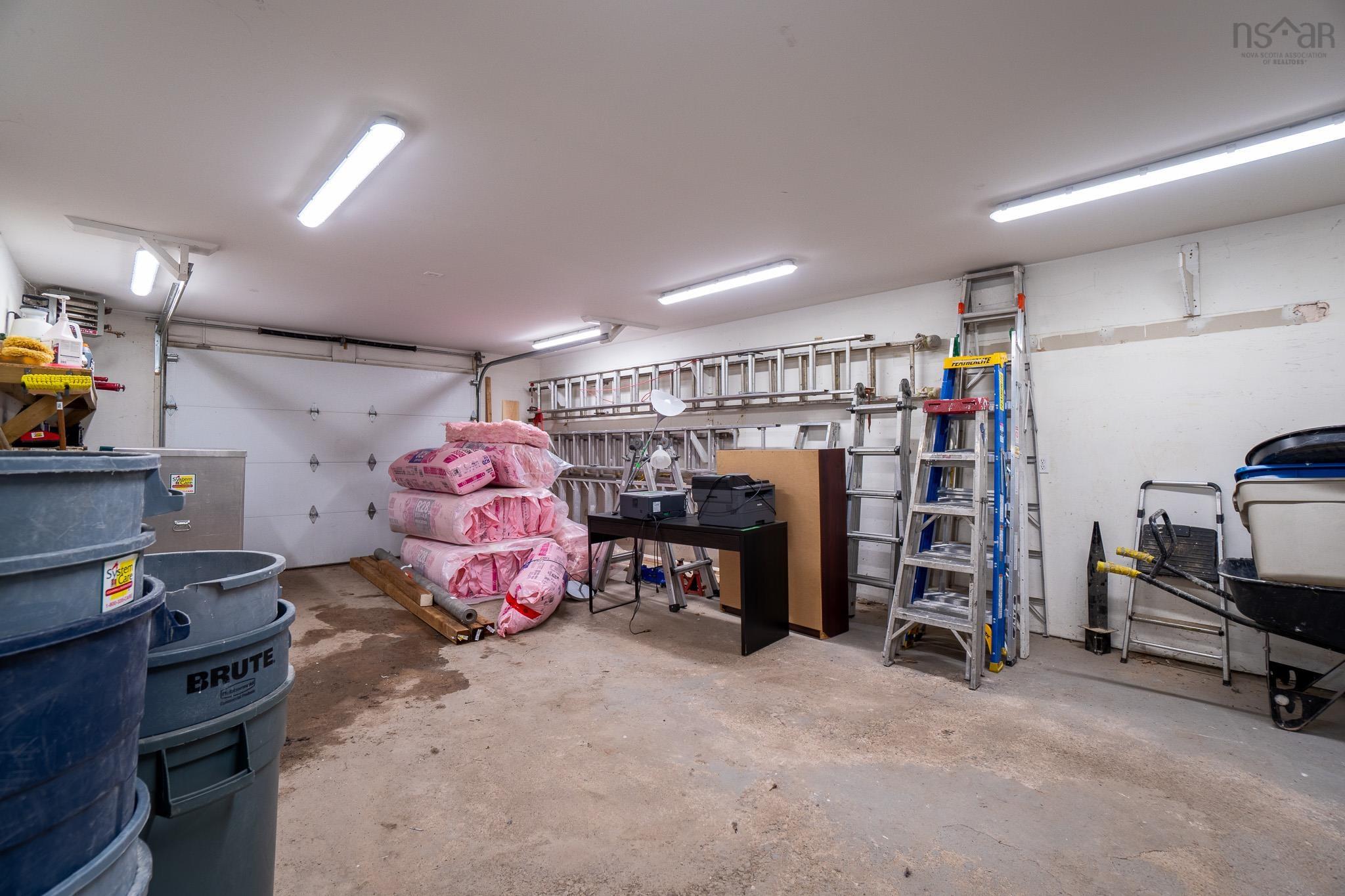 $1,600,000.00: 8861 Commercial Street, New Minas