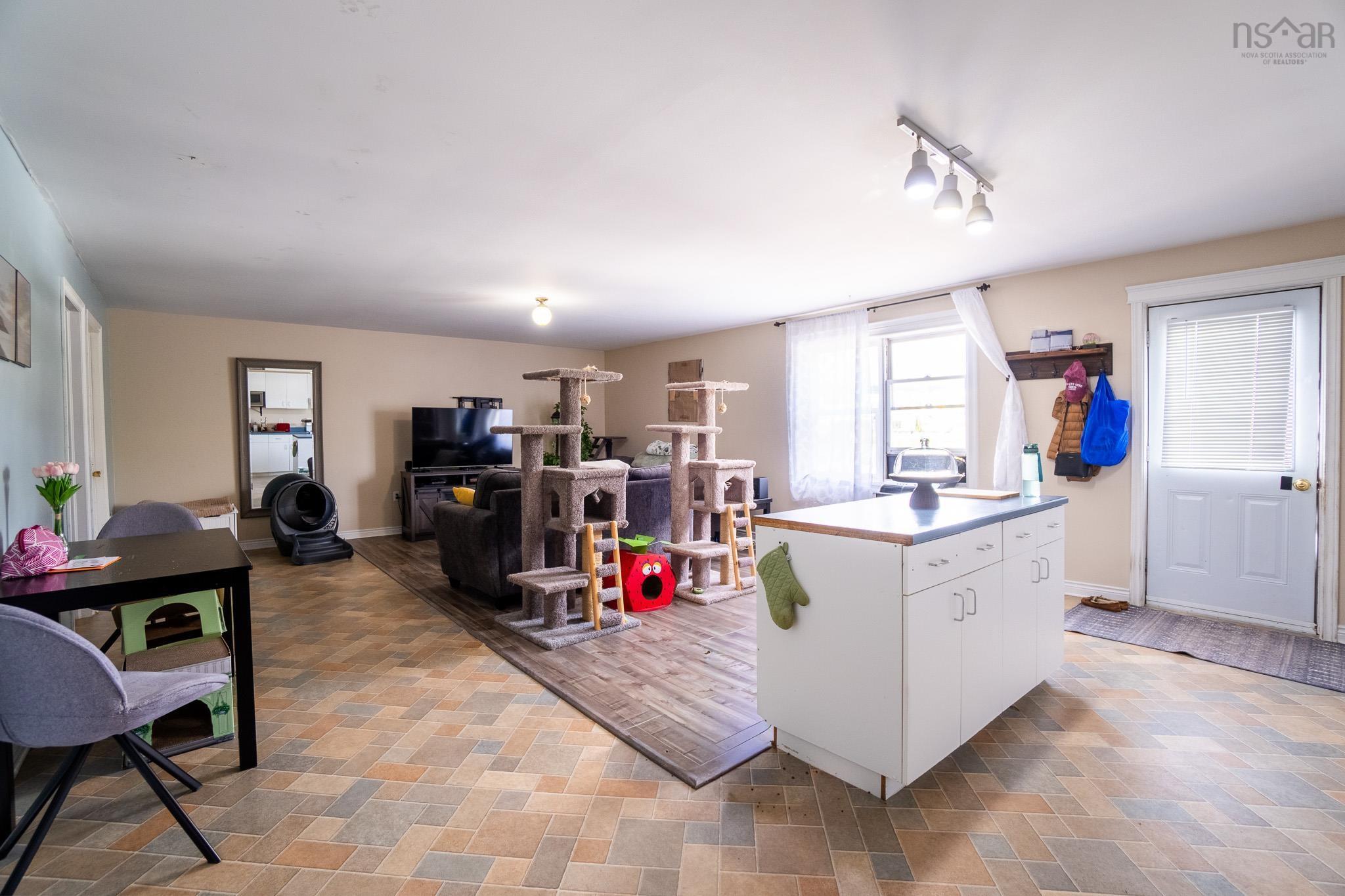 $1,600,000.00: 8861 Commercial Street, New Minas