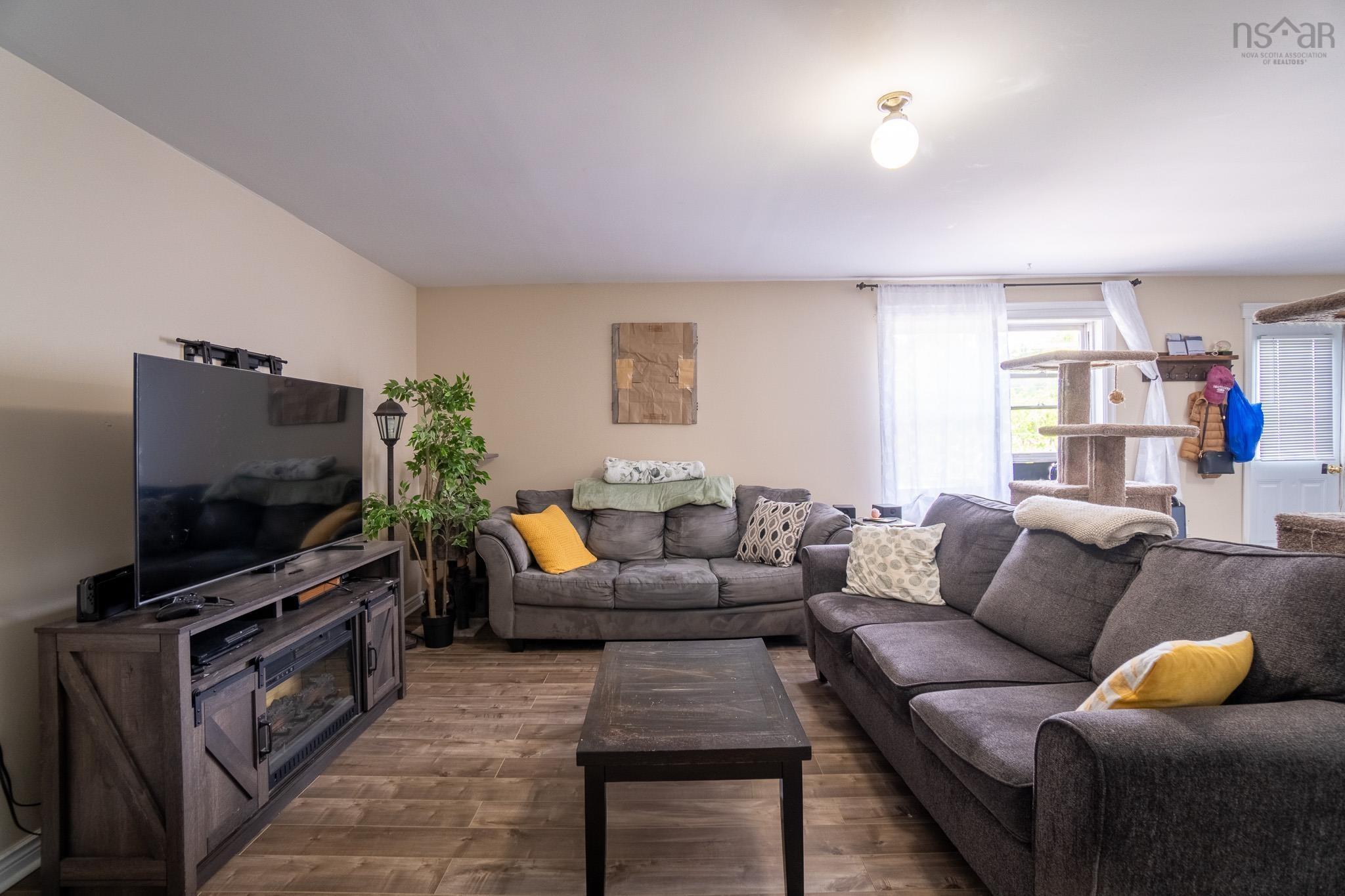 $1,600,000.00: 8861 Commercial Street, New Minas