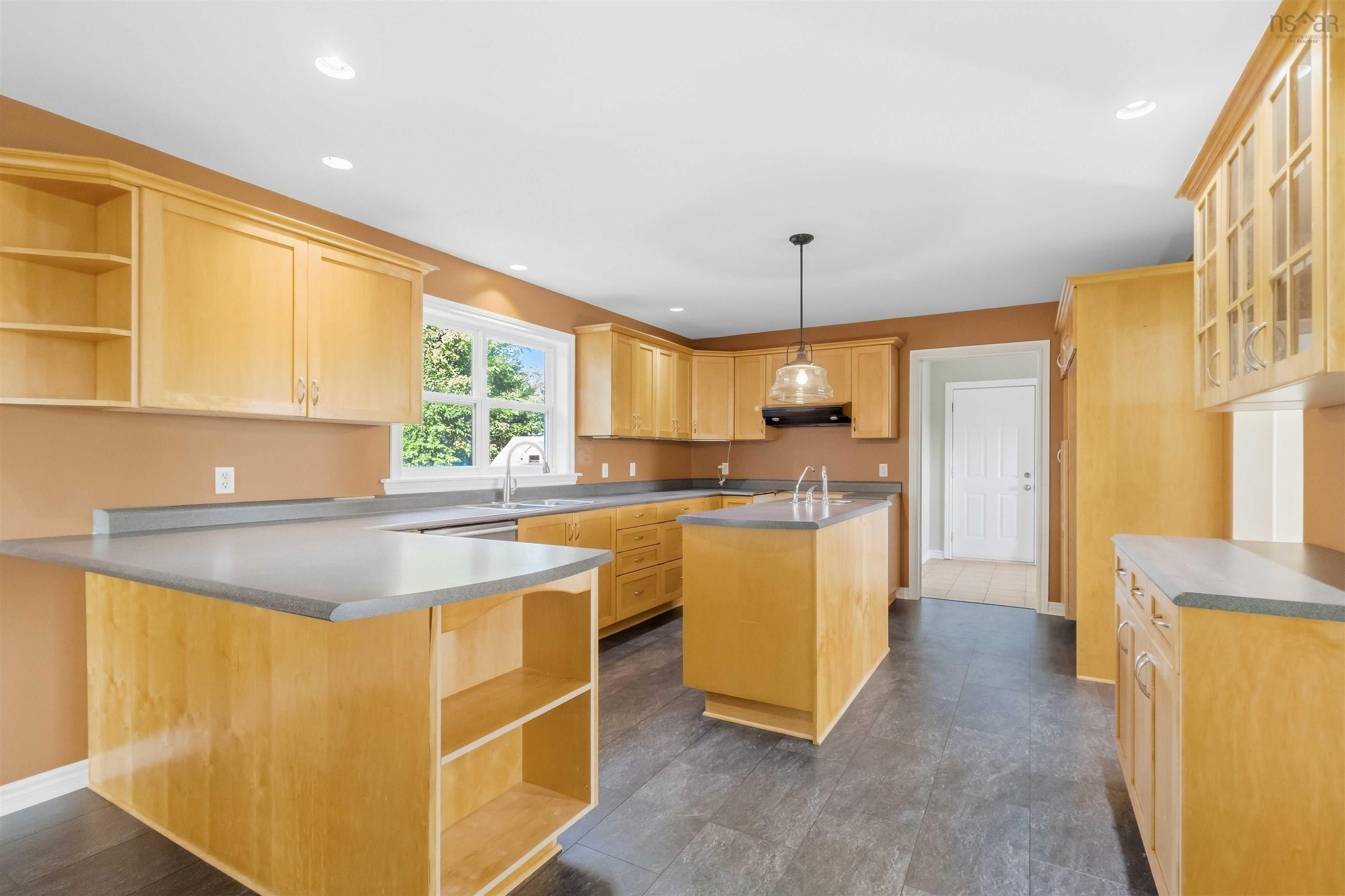 $699,900.00: 28 Carmel Crescent, Fall River