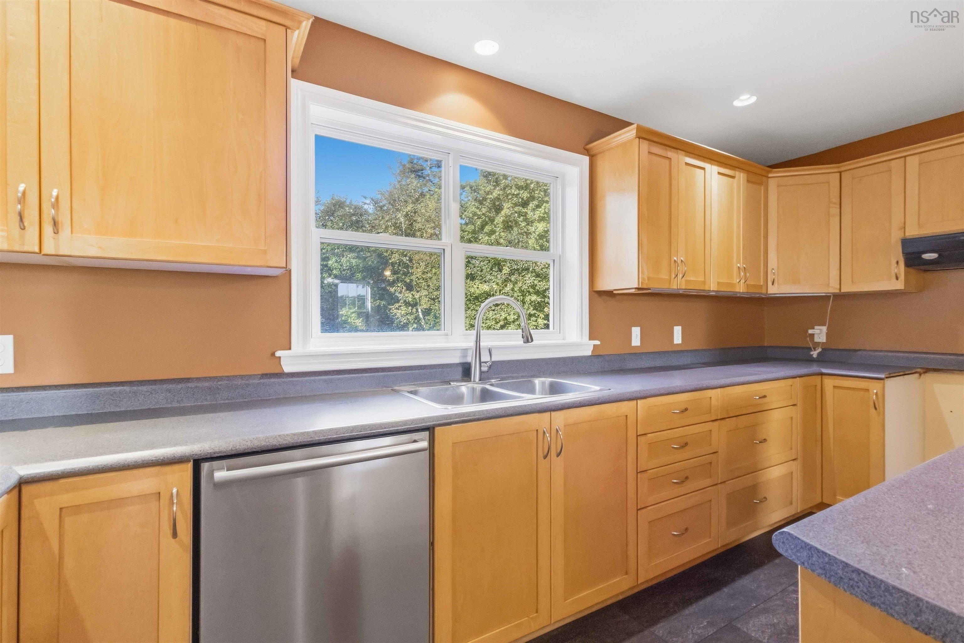$699,900.00: 28 Carmel Crescent, Fall River