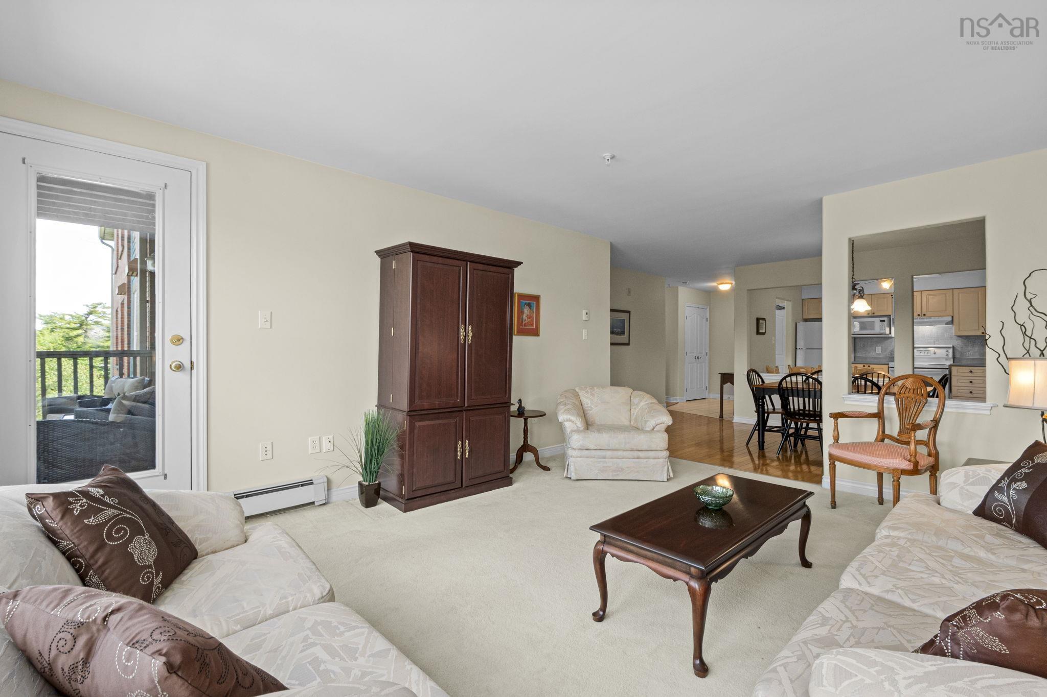 $459,900.00: 301 2 Lake Drive, Bedford