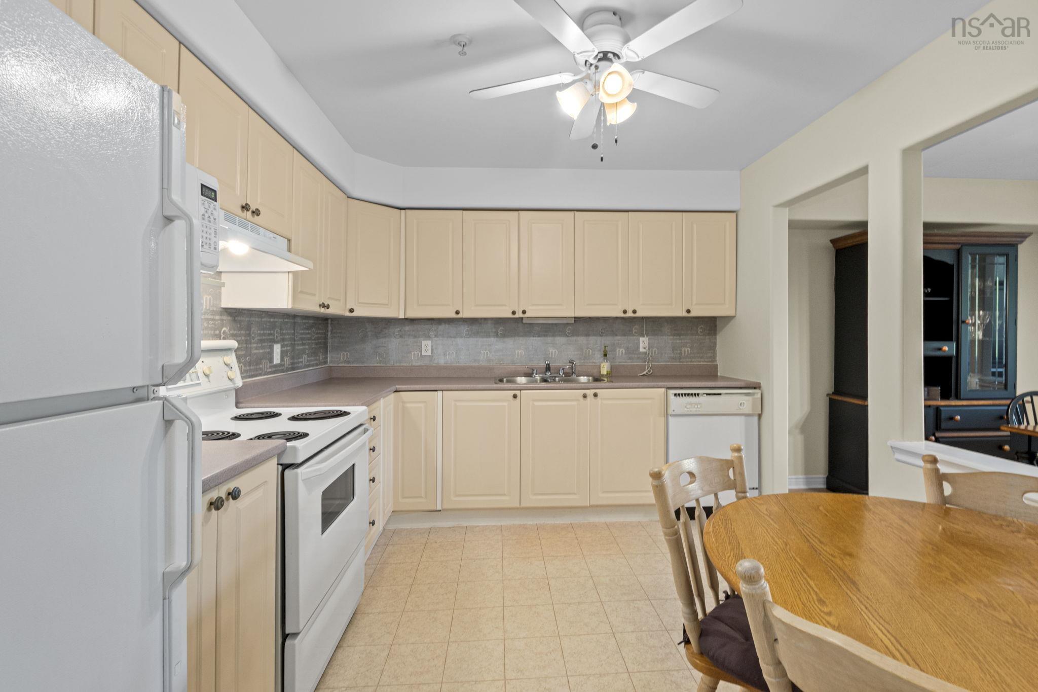 $459,900.00: 301 2 Lake Drive, Bedford