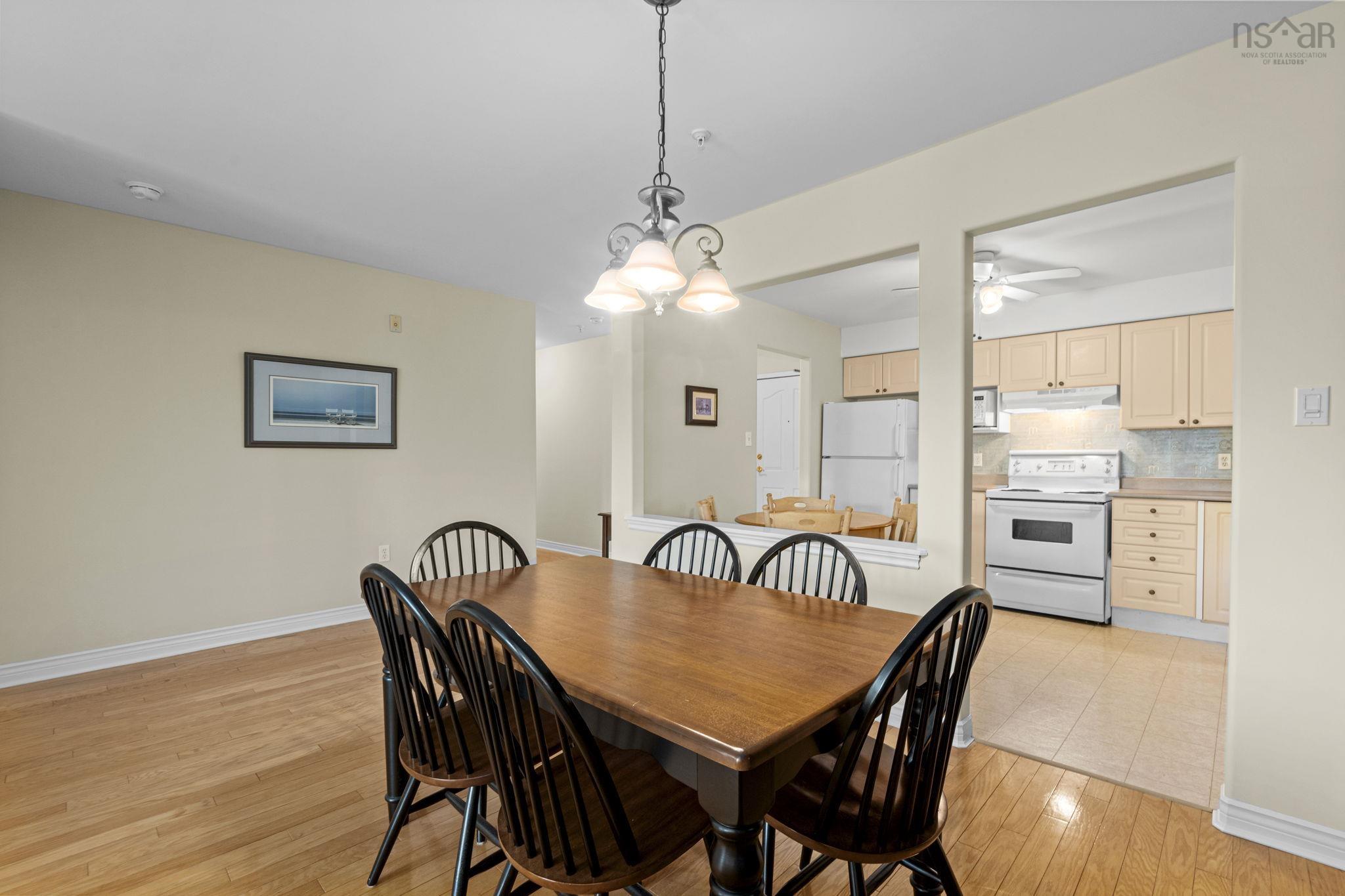 $459,900.00: 301 2 Lake Drive, Bedford