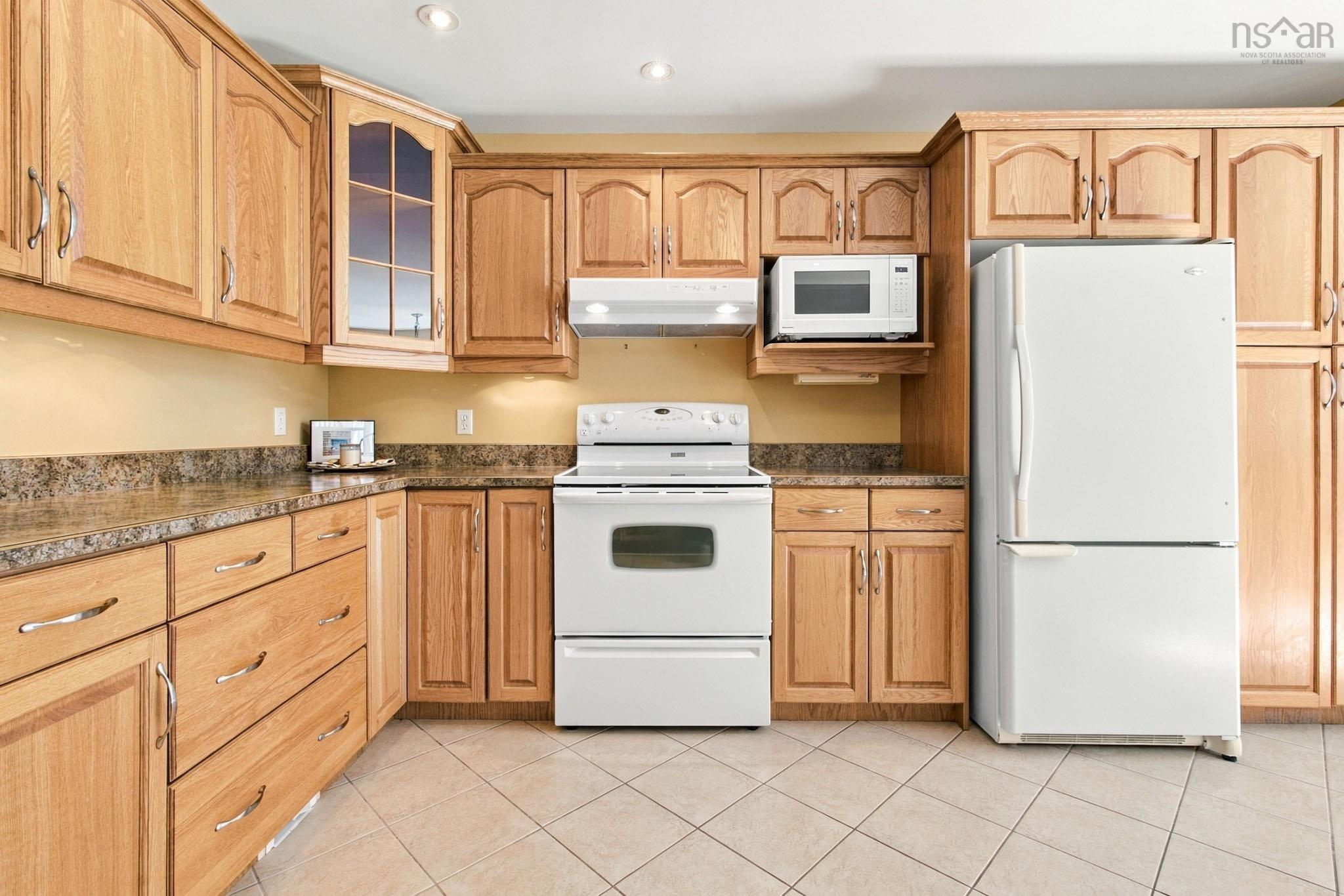 $749,900.00: 615 Birch Bear Run, Lewis Lake