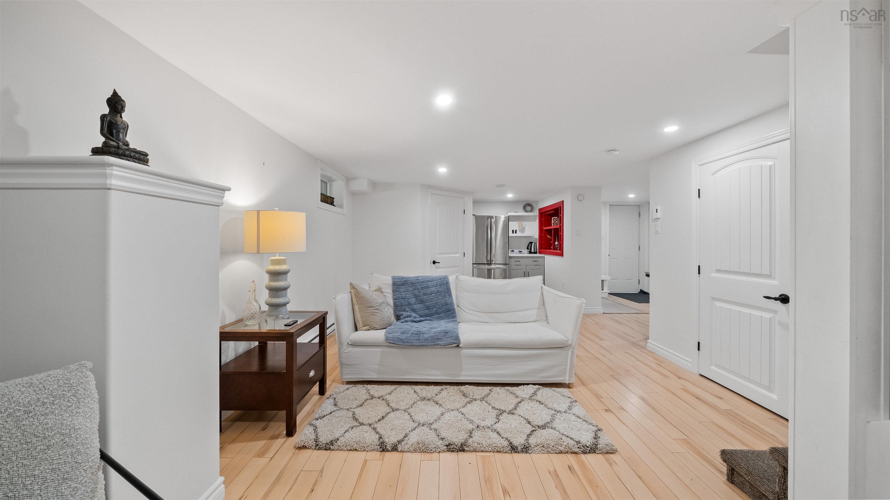 $949,900.00: 1418 Waverley Road, Dartmouth