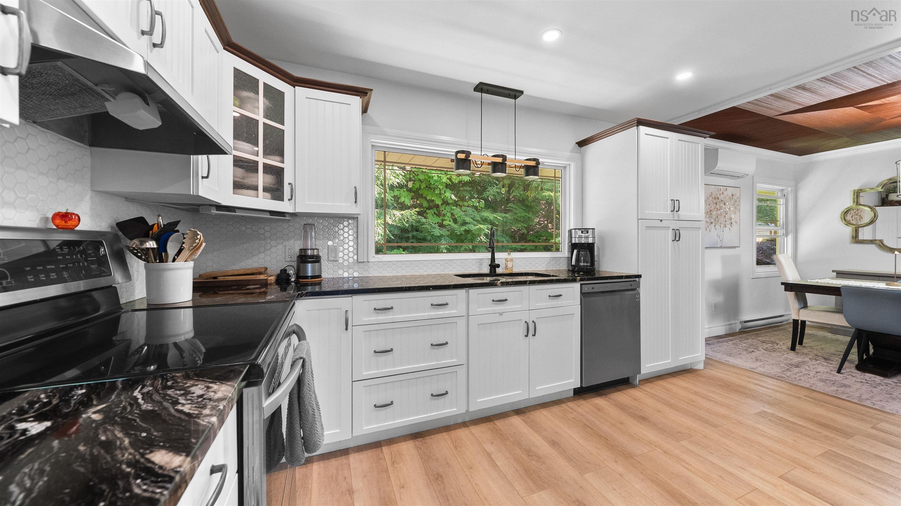 $949,900.00: 1418 Waverley Road, Dartmouth
