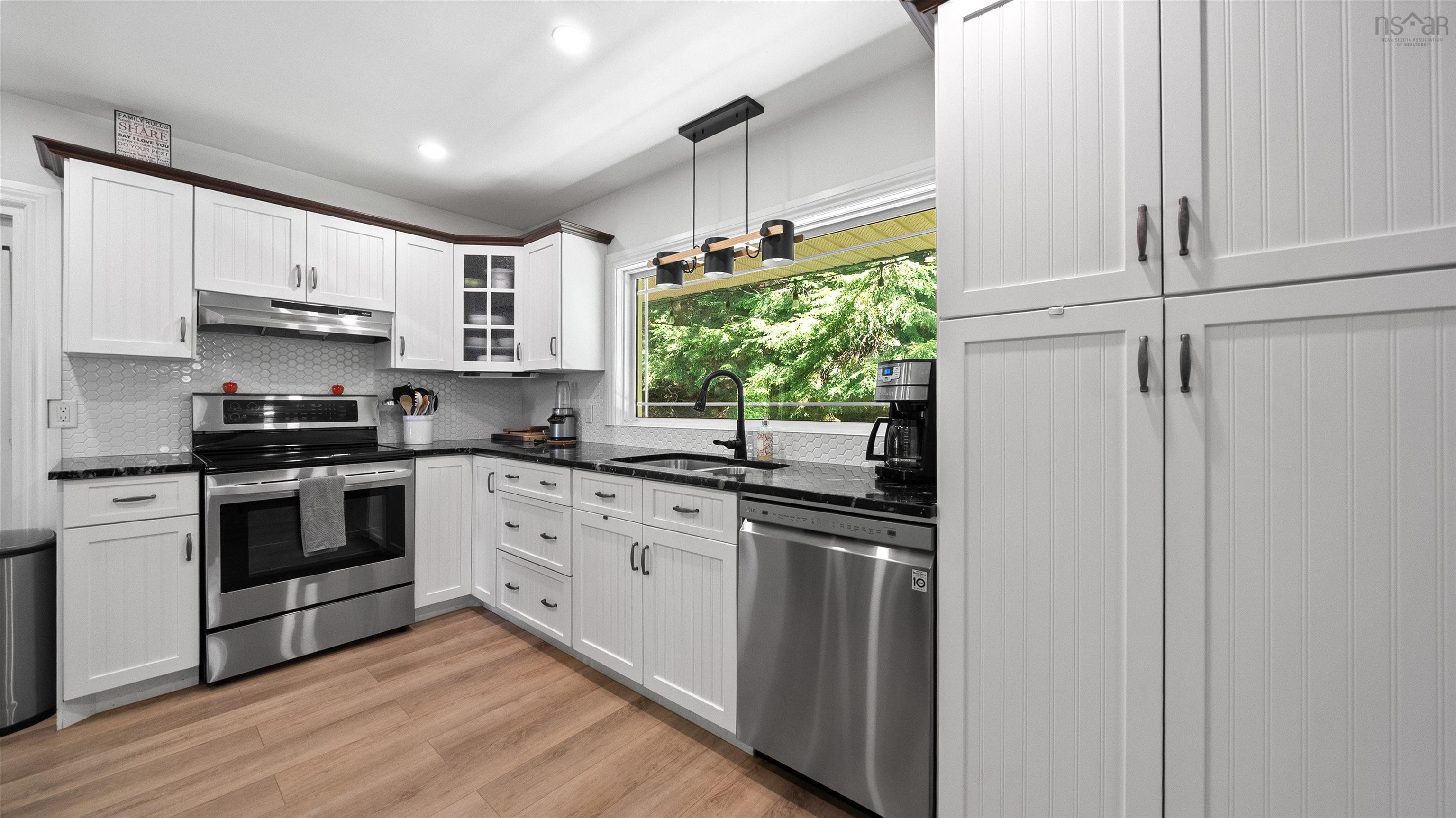 $949,900.00: 1418 Waverley Road, Dartmouth