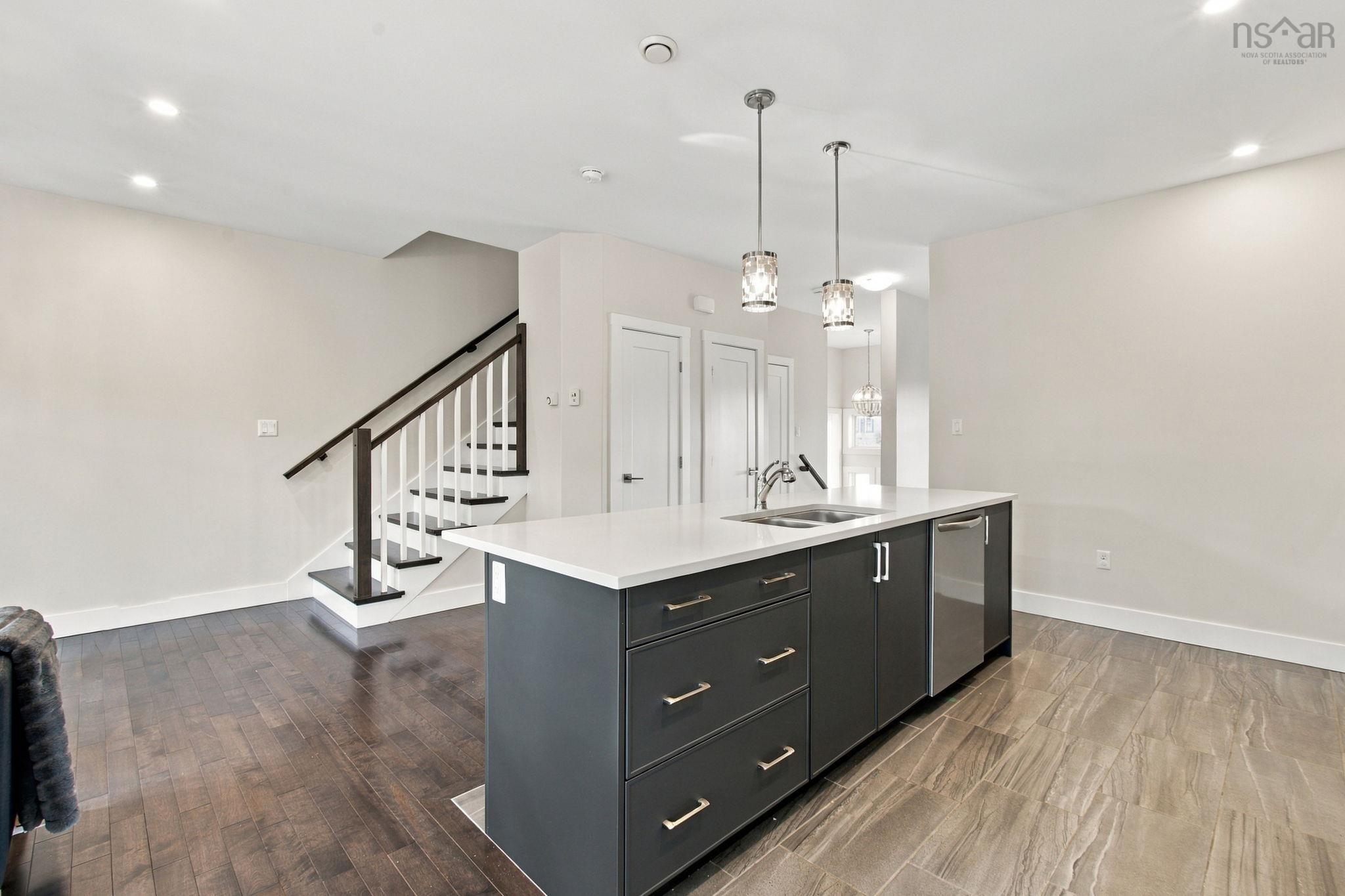 $699,900.00: 76 Tilbury Avenue, West Bedford