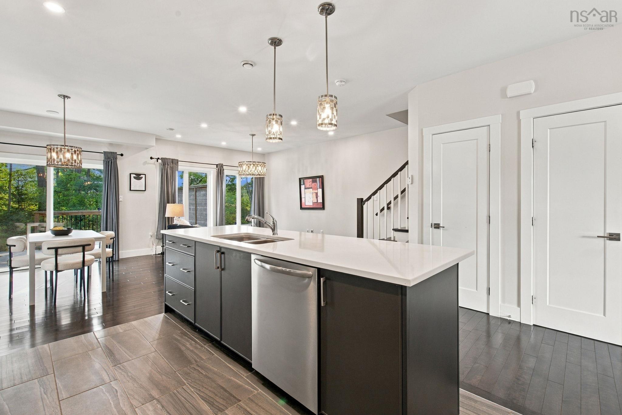 $699,900.00: 76 Tilbury Avenue, West Bedford