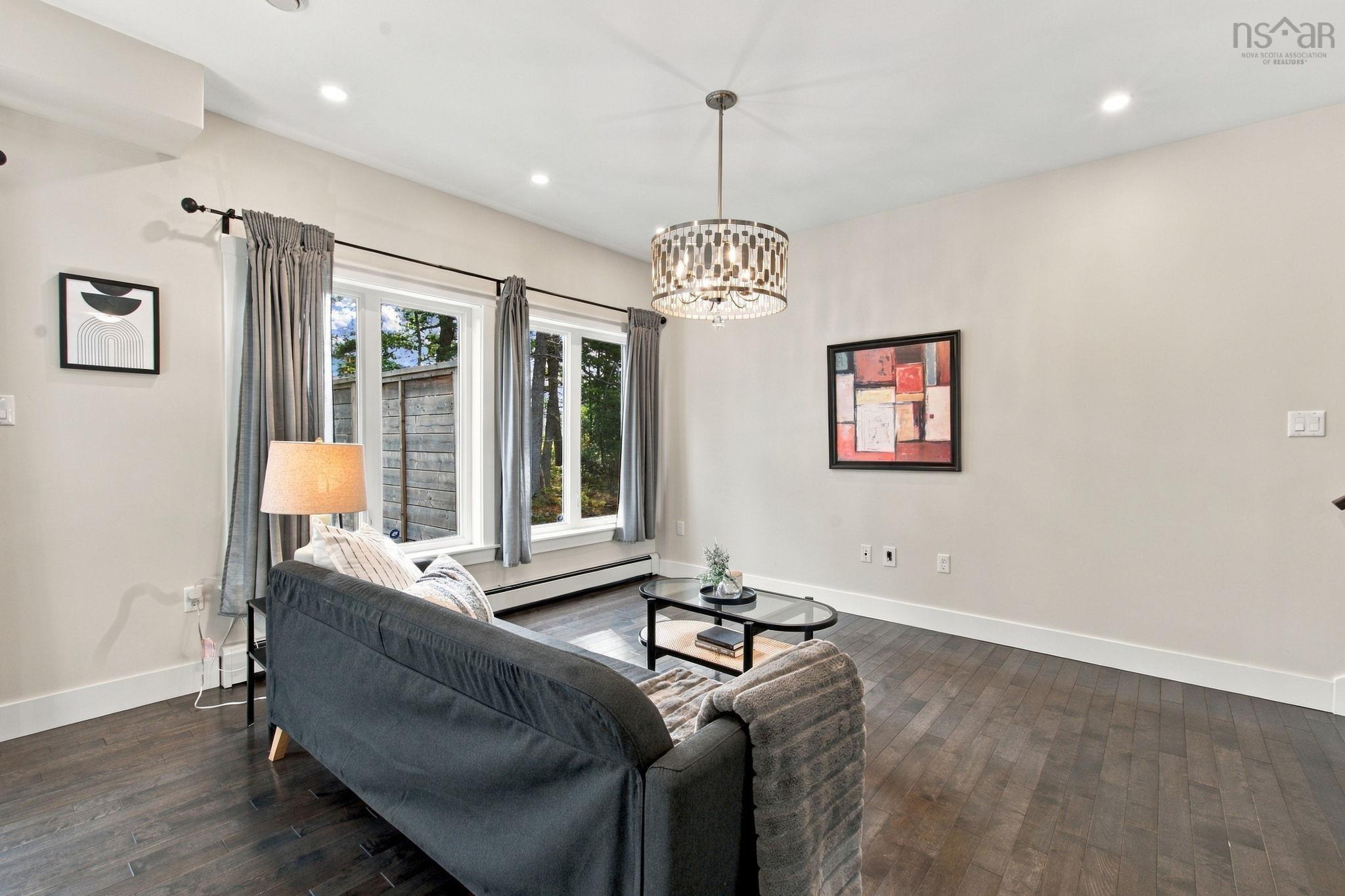 $699,900.00: 76 Tilbury Avenue, West Bedford