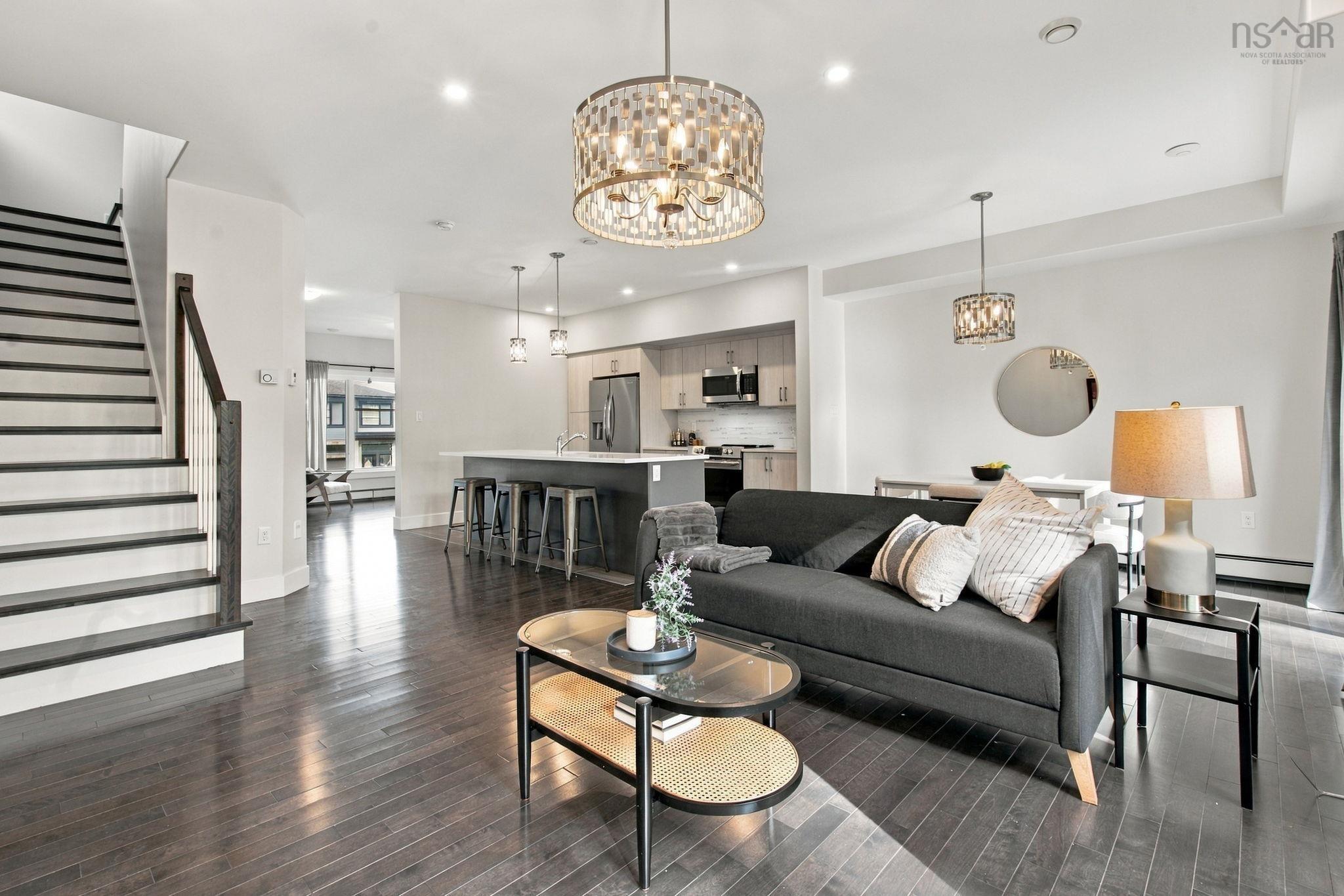 $699,900.00: 76 Tilbury Avenue, West Bedford