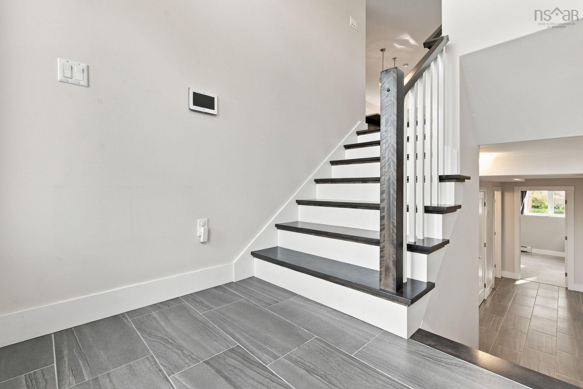 $699,900.00: 76 Tilbury Avenue, West Bedford