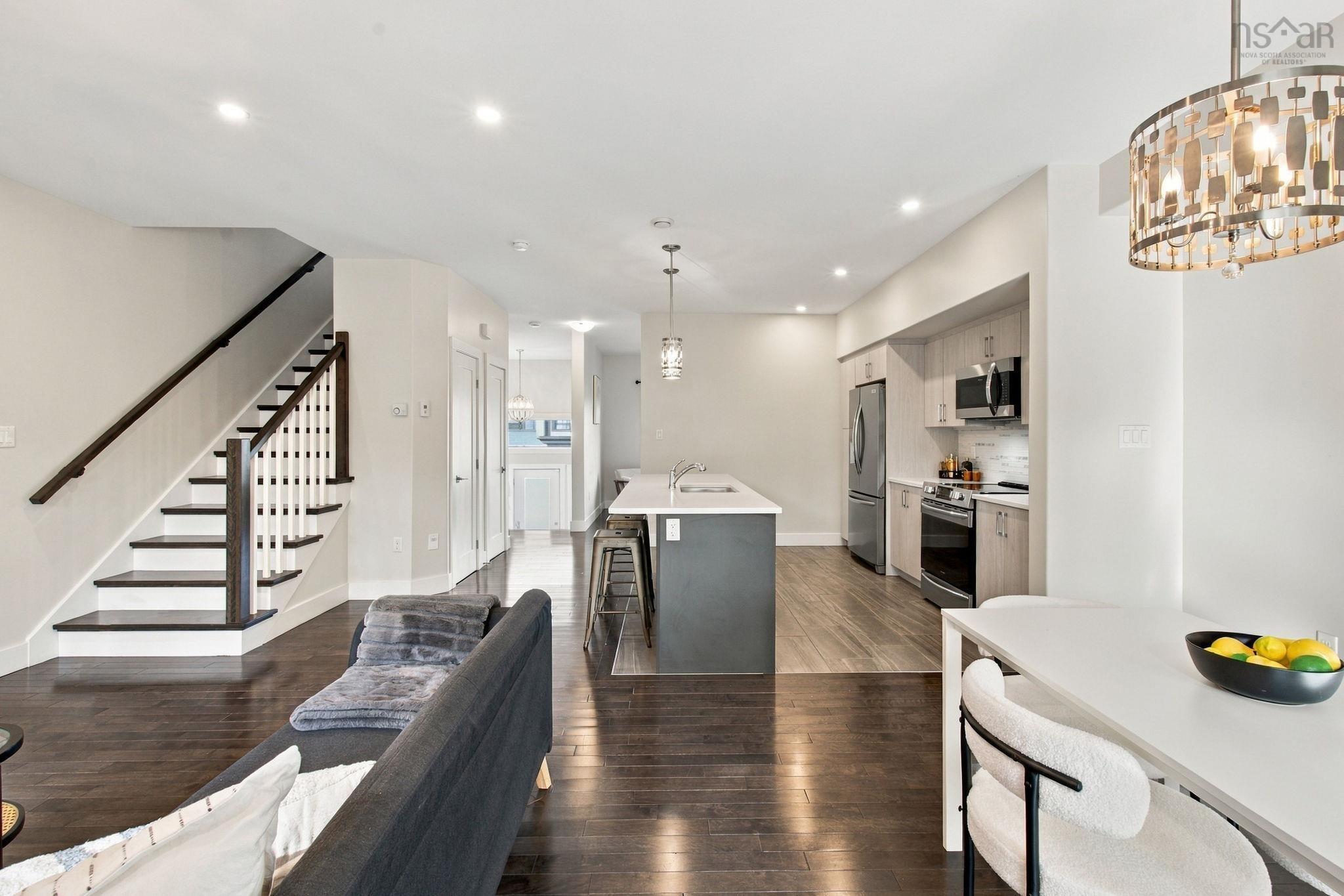 $699,900.00: 76 Tilbury Avenue, West Bedford