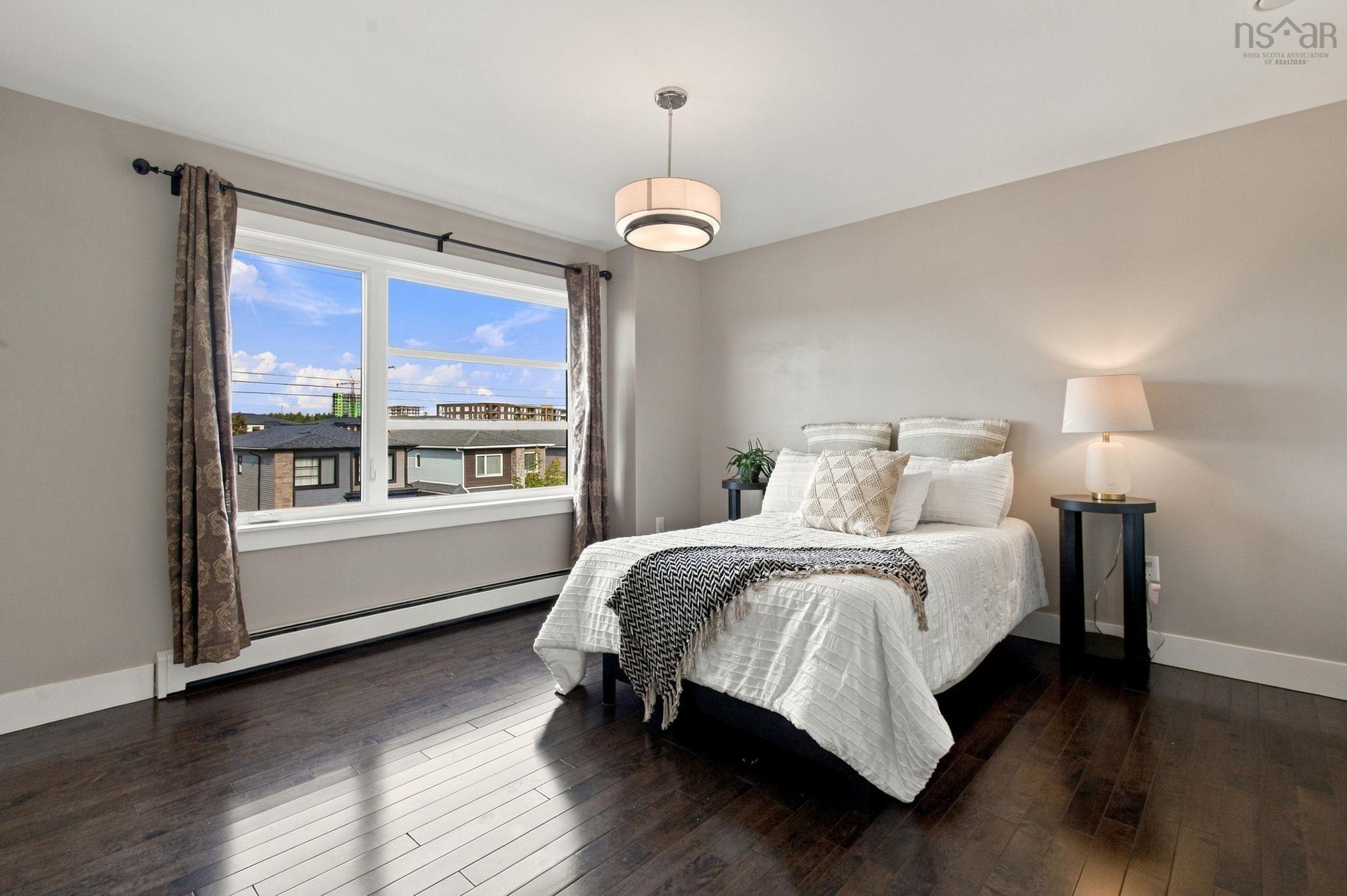 $699,900.00: 76 Tilbury Avenue, West Bedford