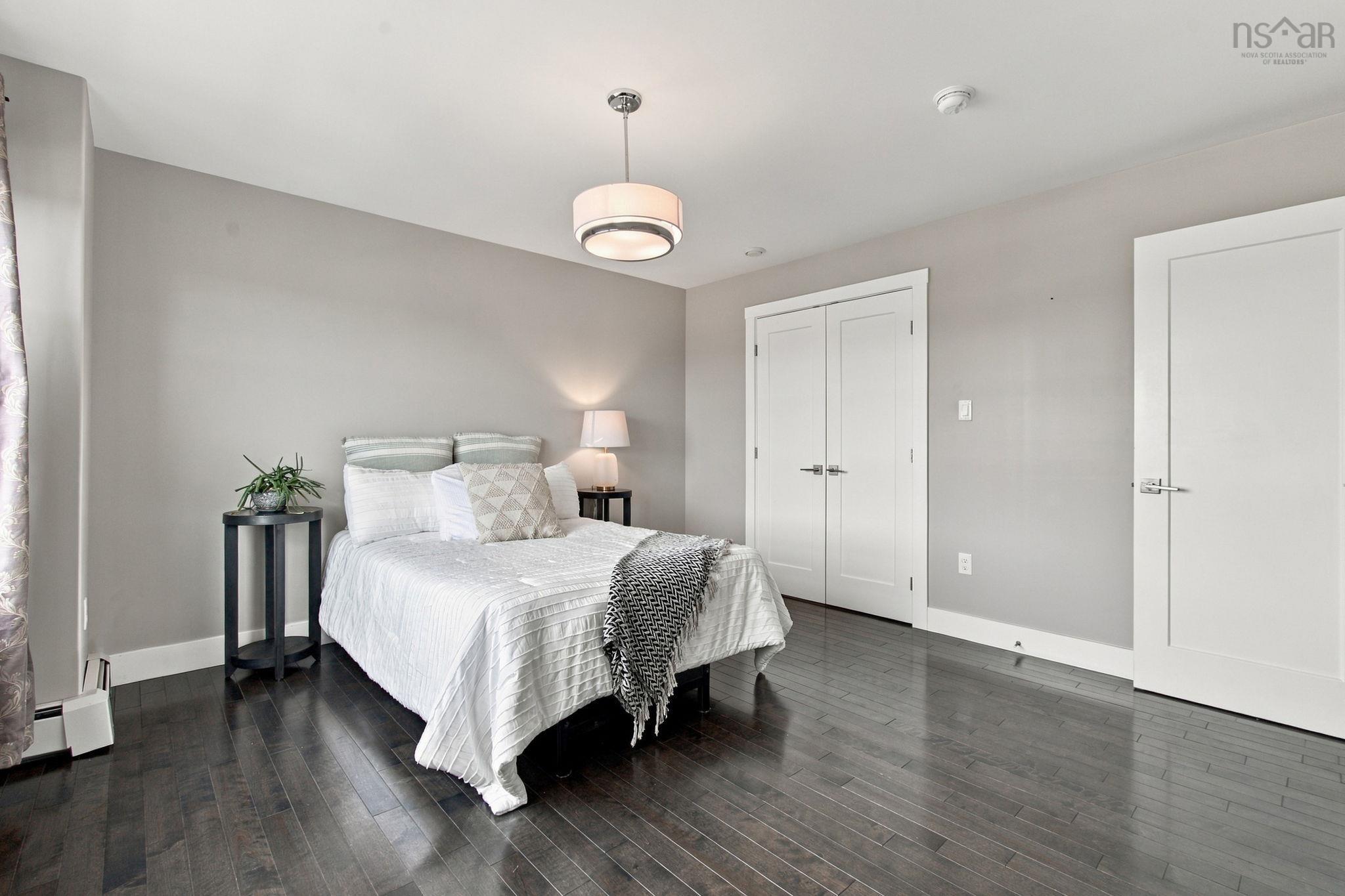$699,900.00: 76 Tilbury Avenue, West Bedford