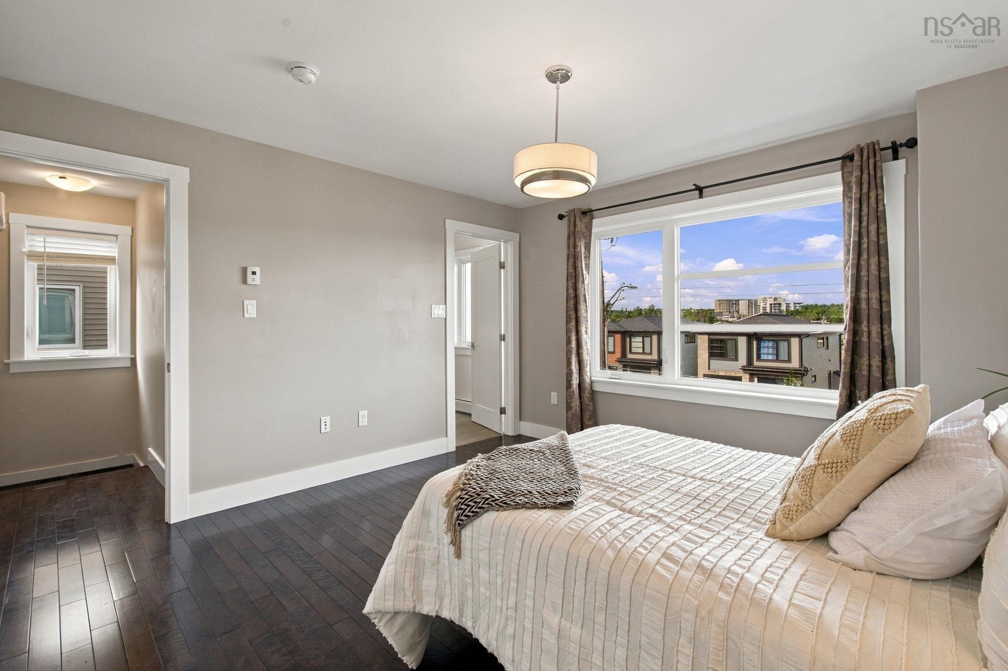 $699,900.00: 76 Tilbury Avenue, West Bedford