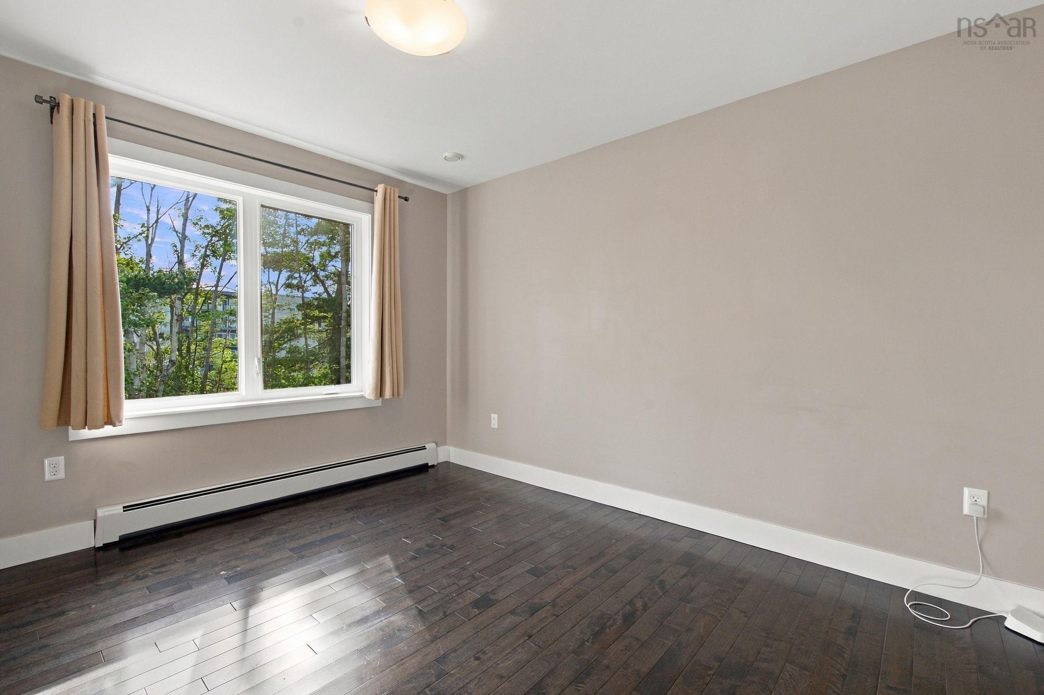 $699,900.00: 76 Tilbury Avenue, West Bedford